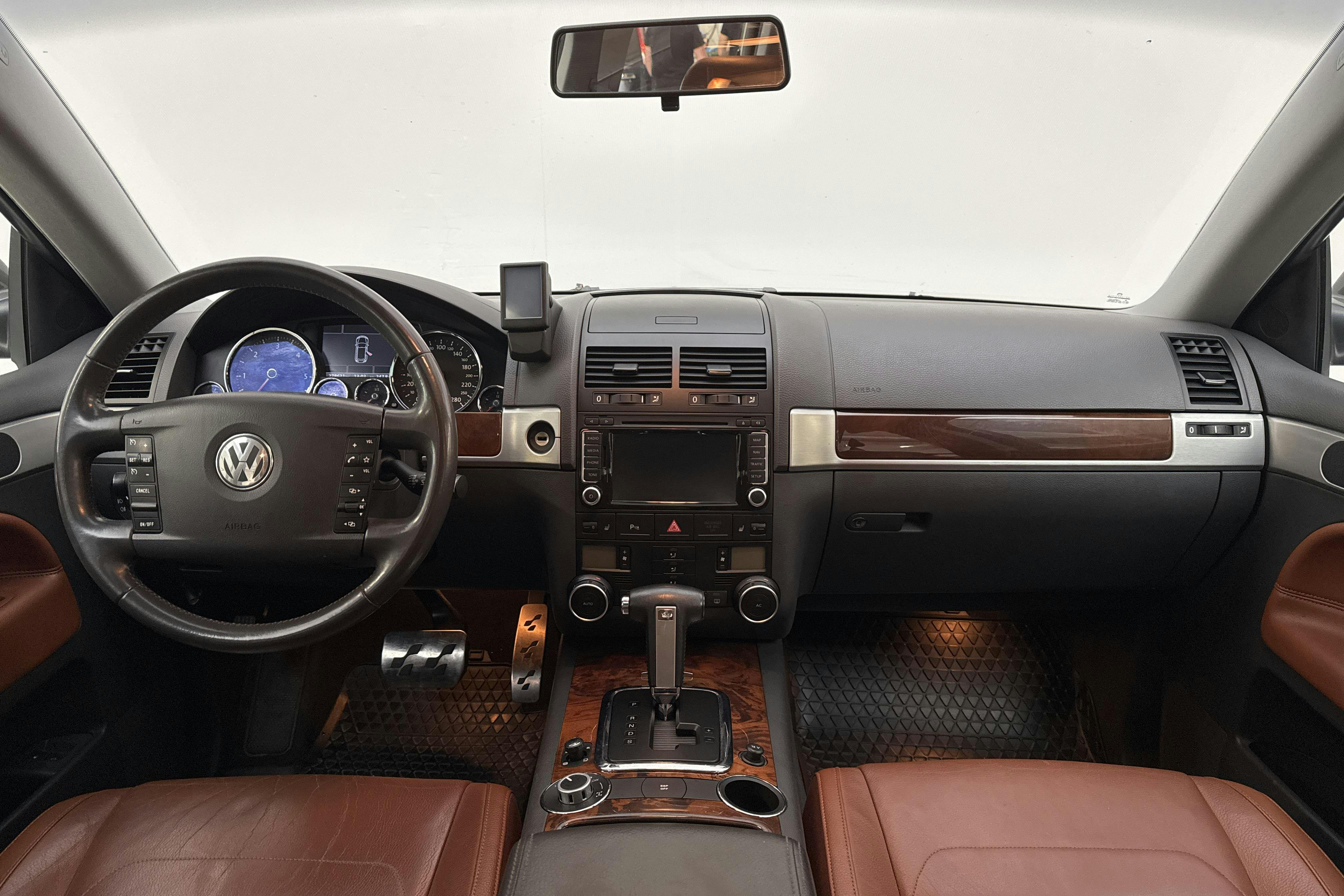 VW Touareg 3.0 V6 TDI (240hk) - 27 862 mil - Automat - Dark Grey - 2010