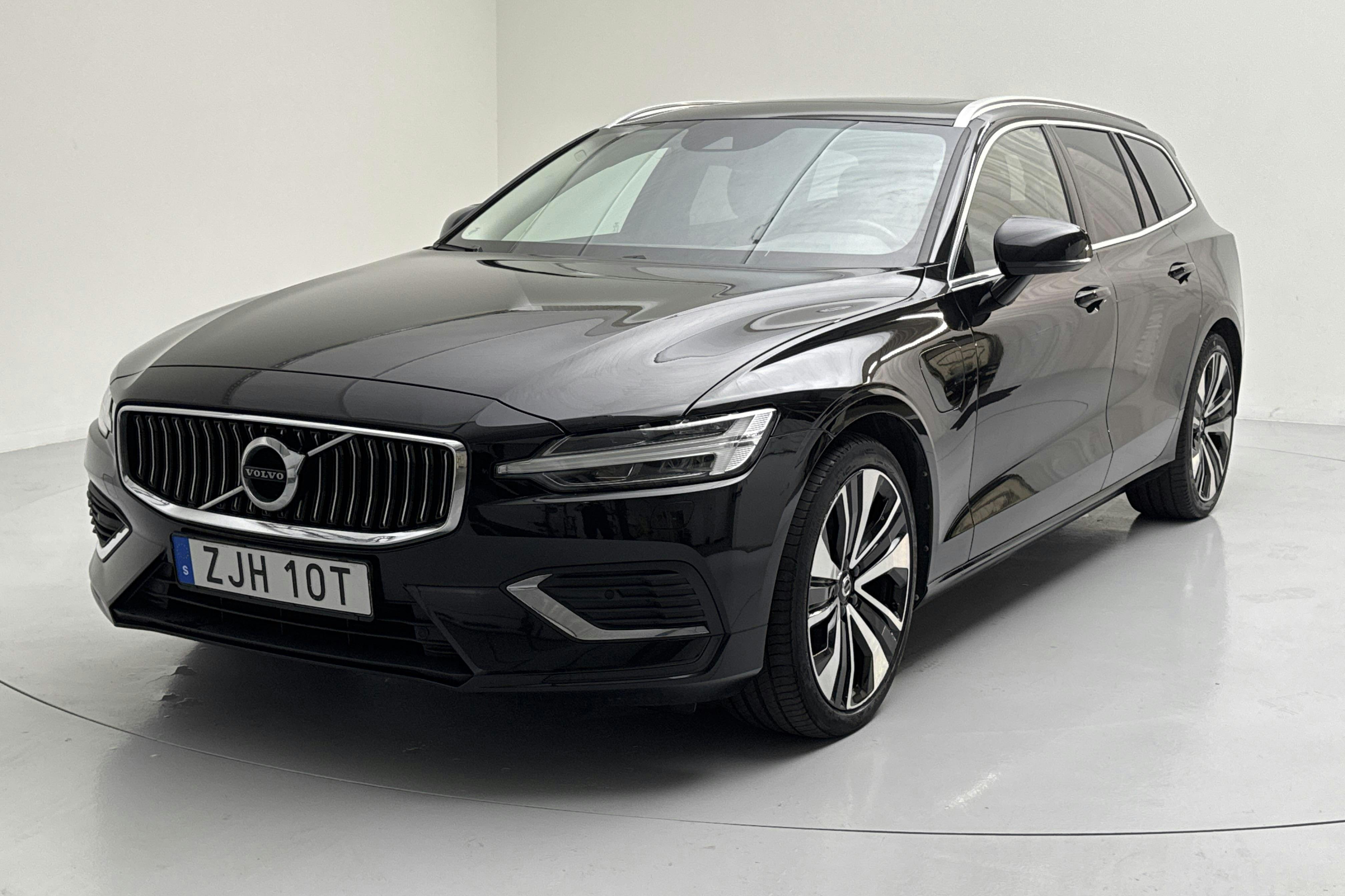 Volvo V60 T6 AWD Twin Engine (340hk) - 91 460 km - Automatic - black - 2021