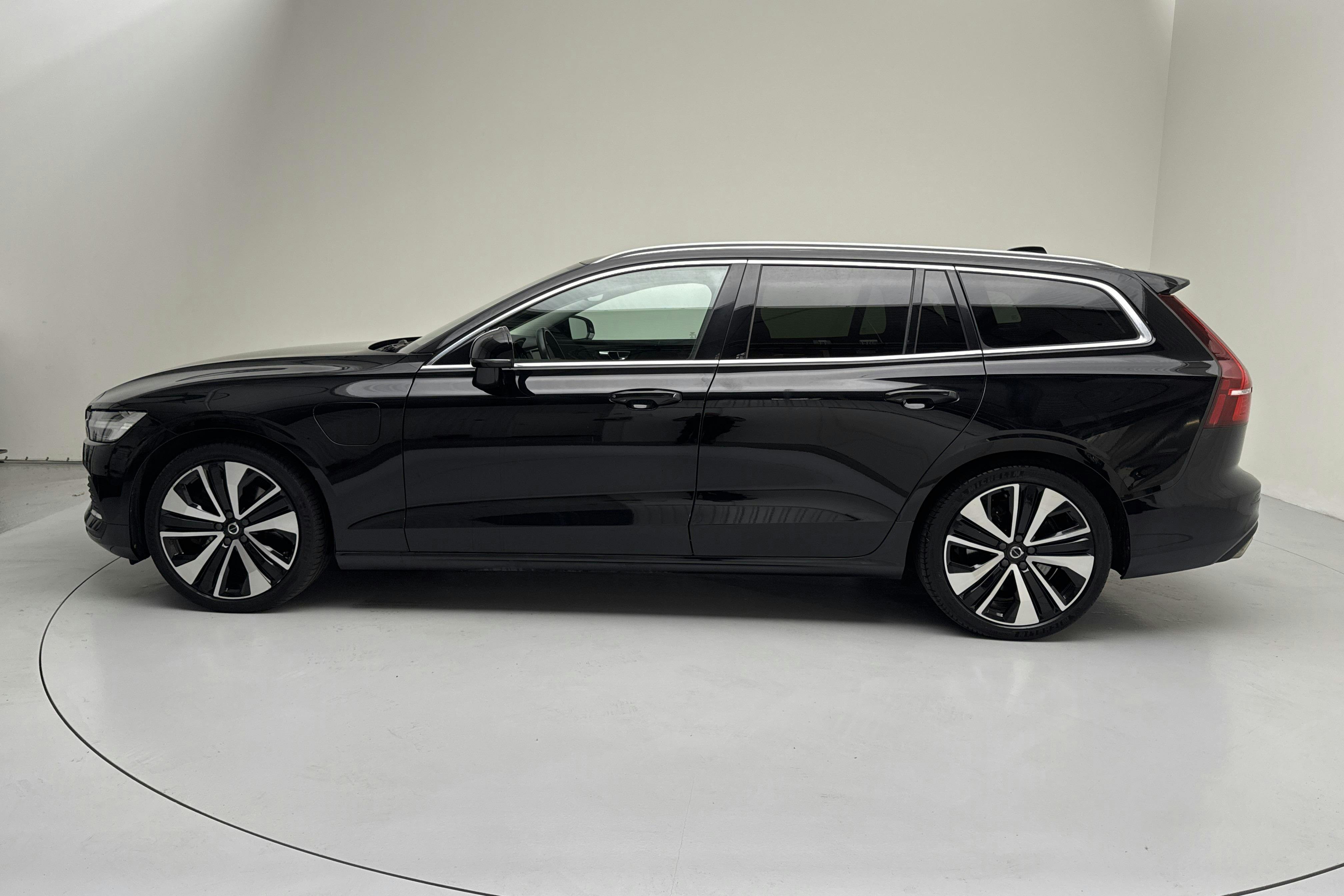 Volvo V60 T6 AWD Twin Engine (340hk) - 91 460 km - Automatic - black - 2021