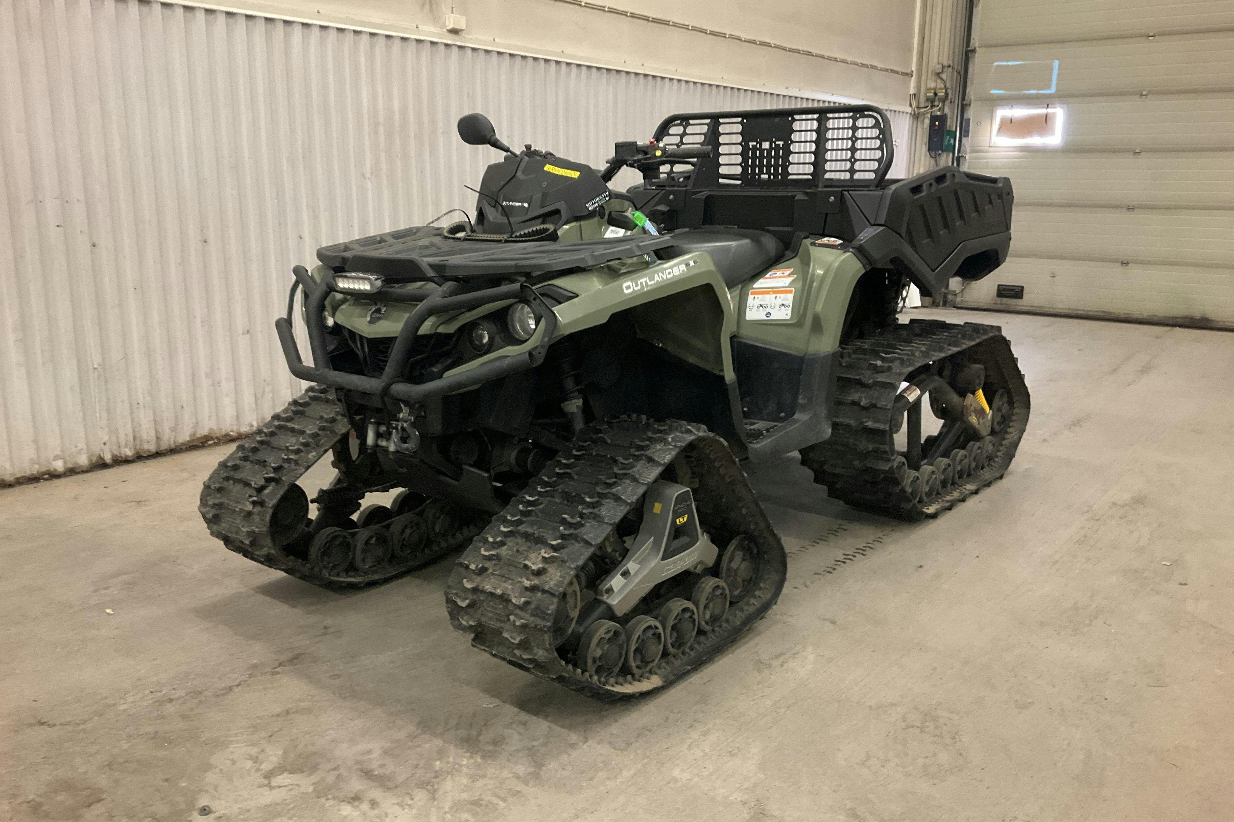 can-am OUTLANDER 650 DPS 6x6 ATV med bandsats - 177 mil - Automat - 2018