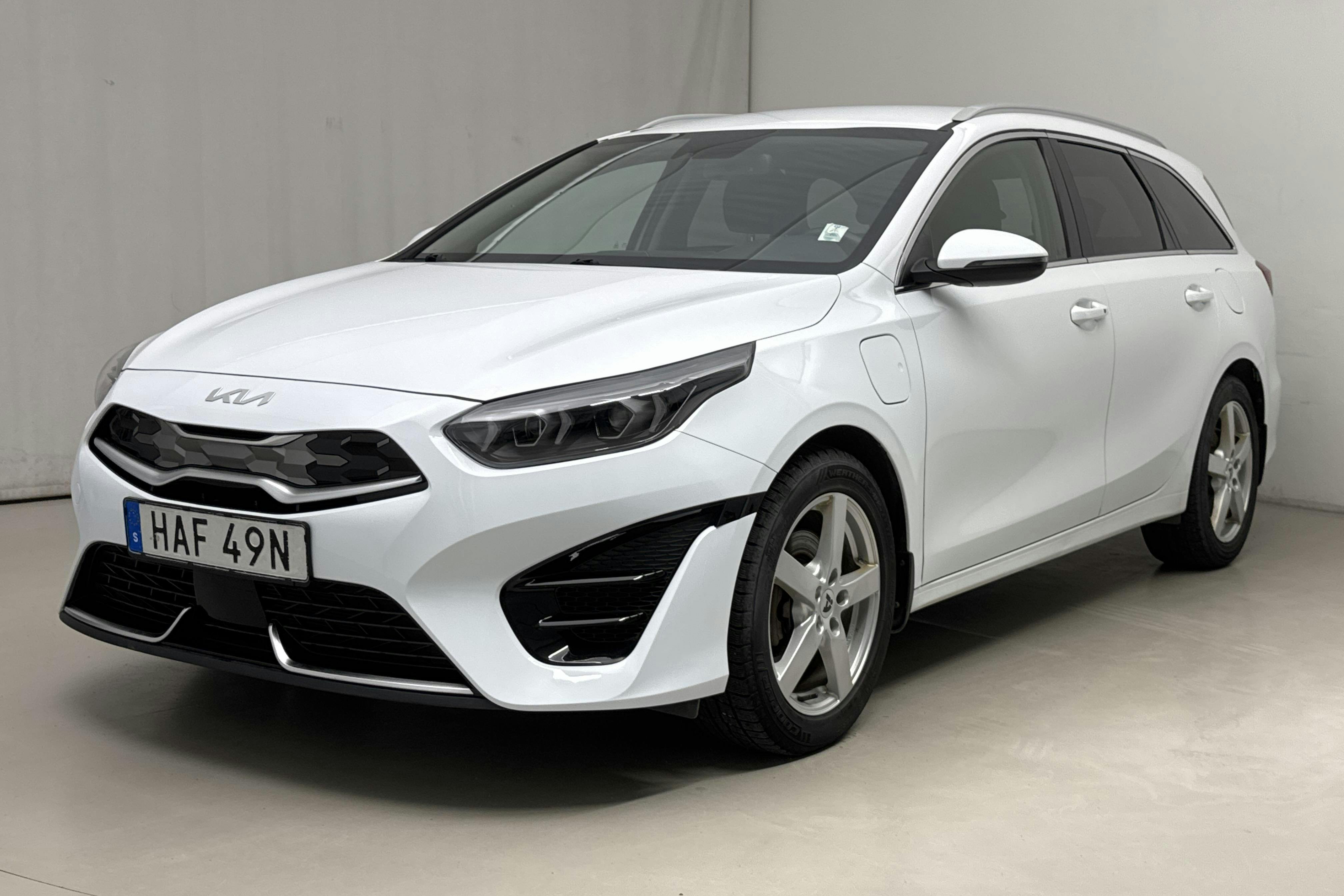 KIA Ceed 1.6 Plug-in Hybrid SW (141hk) - 6 459 mil - Automat - vit - 2022