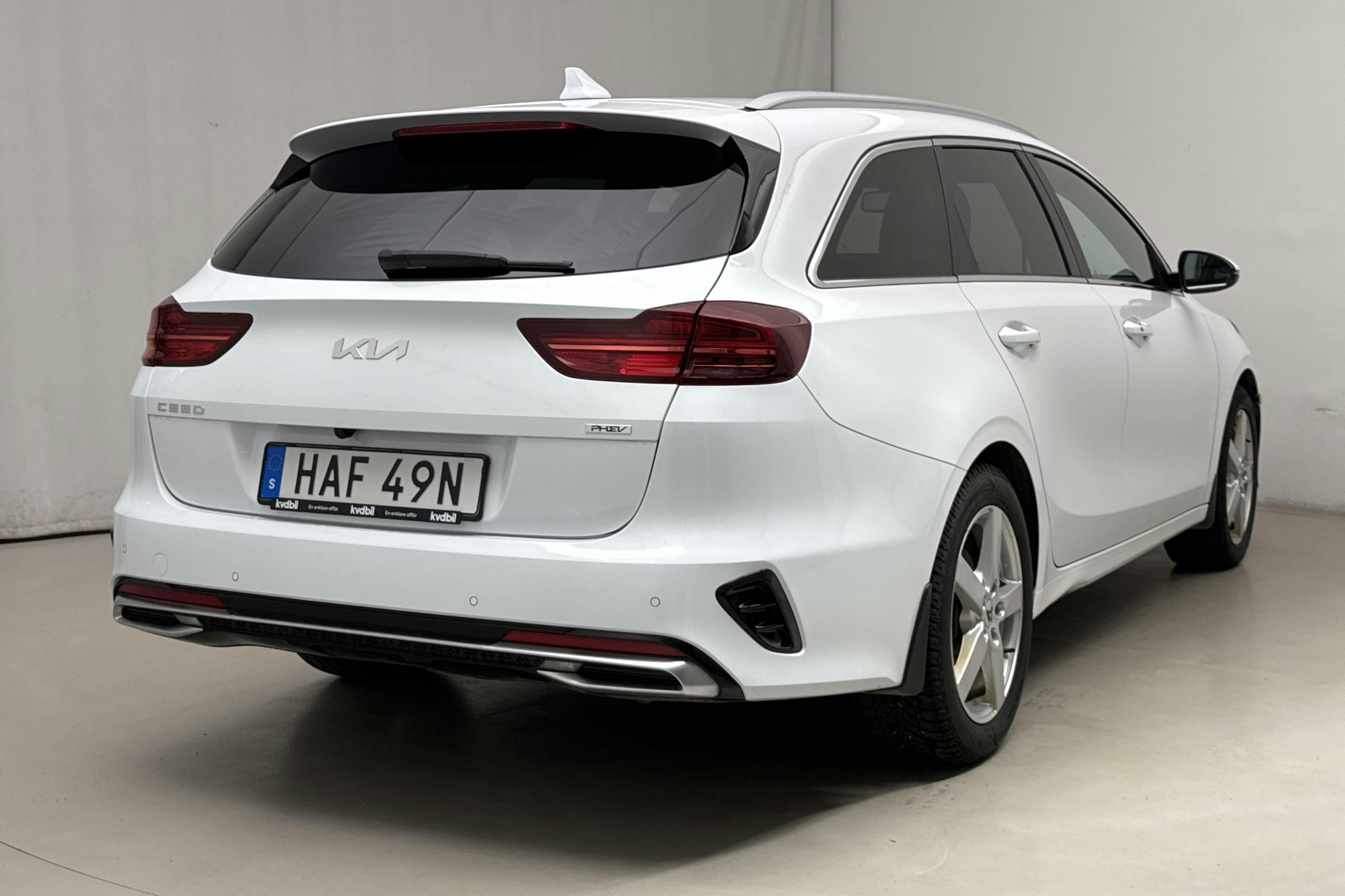 KIA Ceed 1.6 Plug-in Hybrid SW (141hk) - 6 459 mil - Automat - vit - 2022