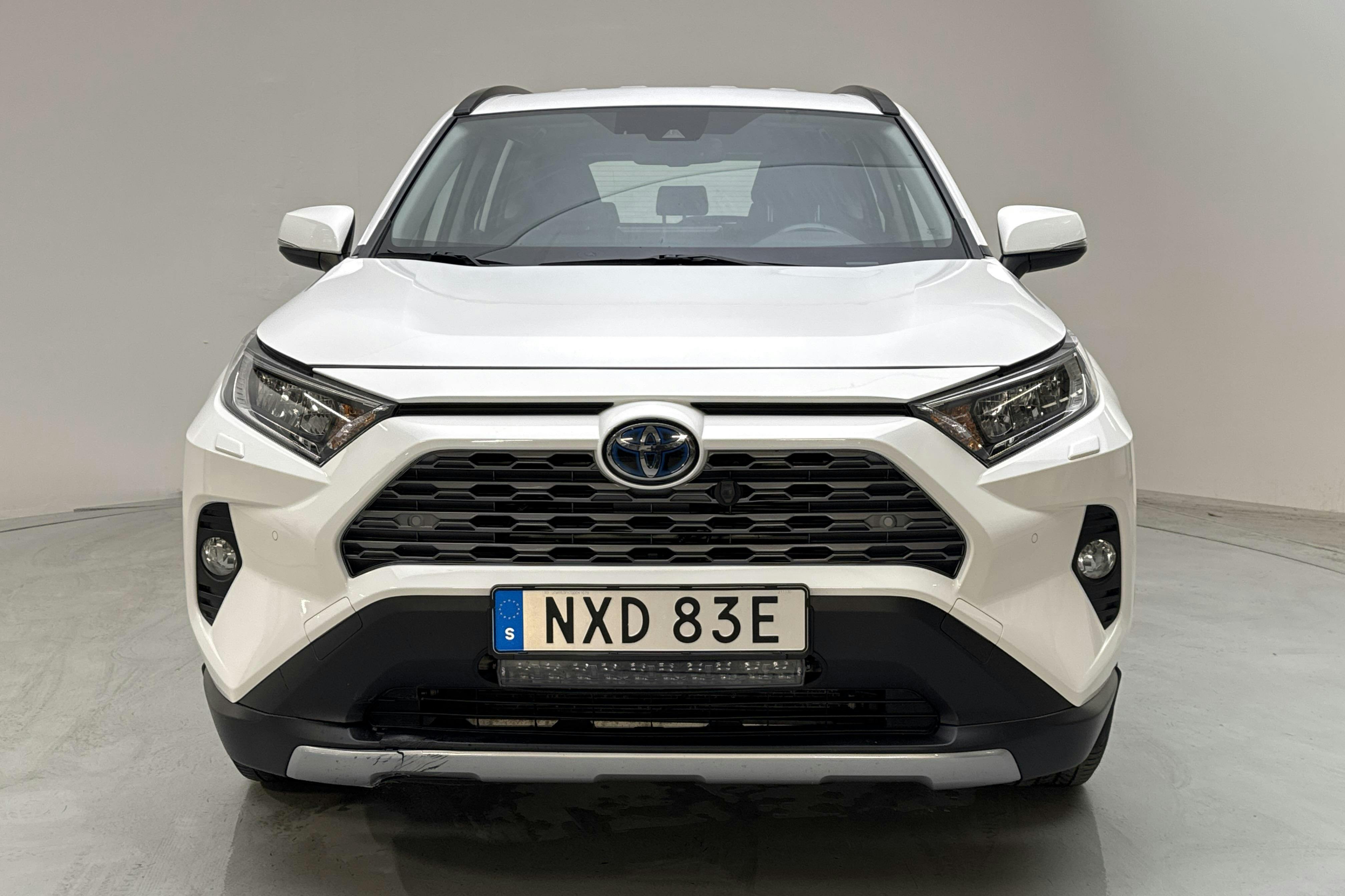 Toyota RAV4 2.5 HSD AWD (222hk) - 25 987 mil - Automat - vit - 2021