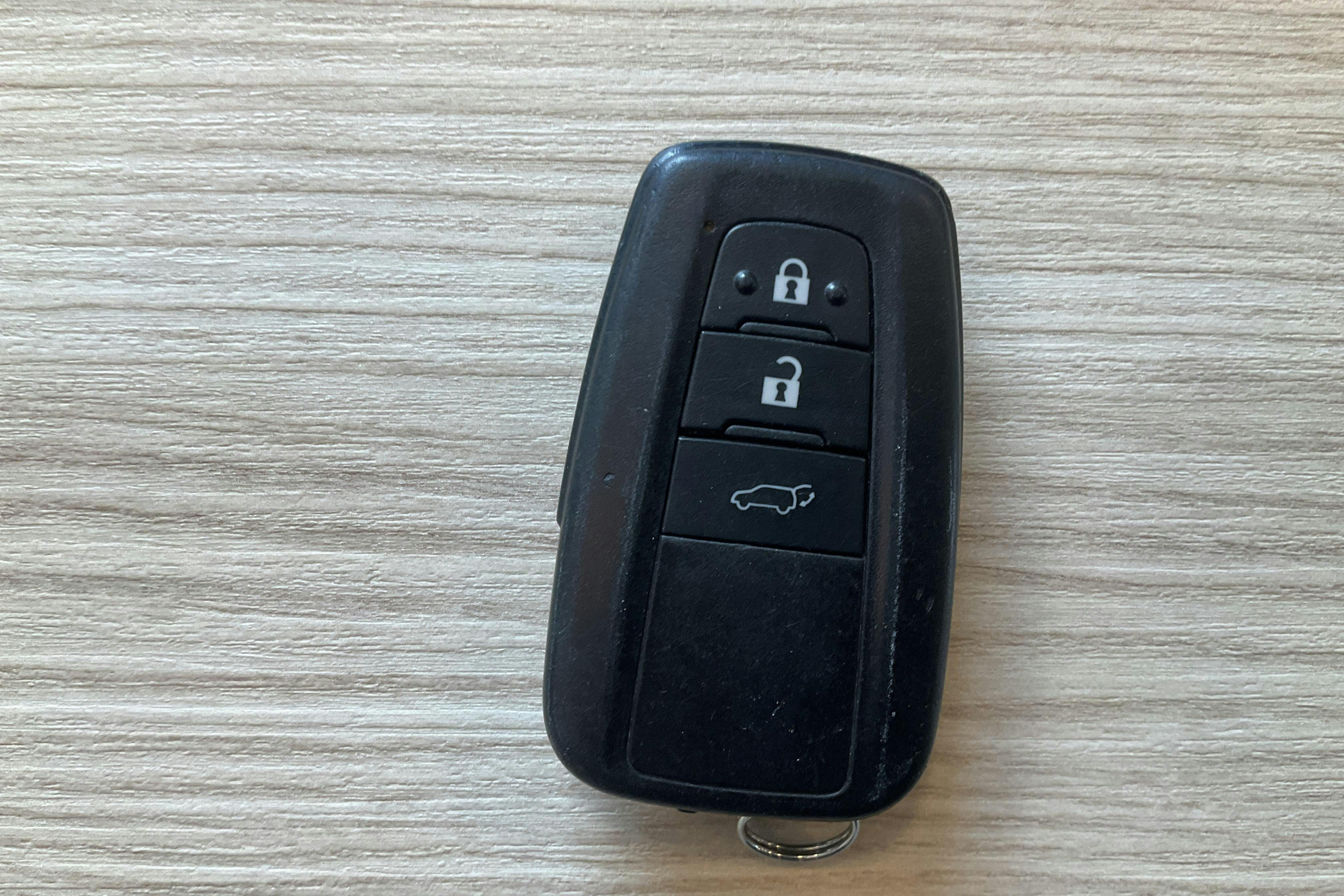 Toyota RAV4 2.5 HSD AWD (222hk) - 25 987 mil - Automat - vit - 2021