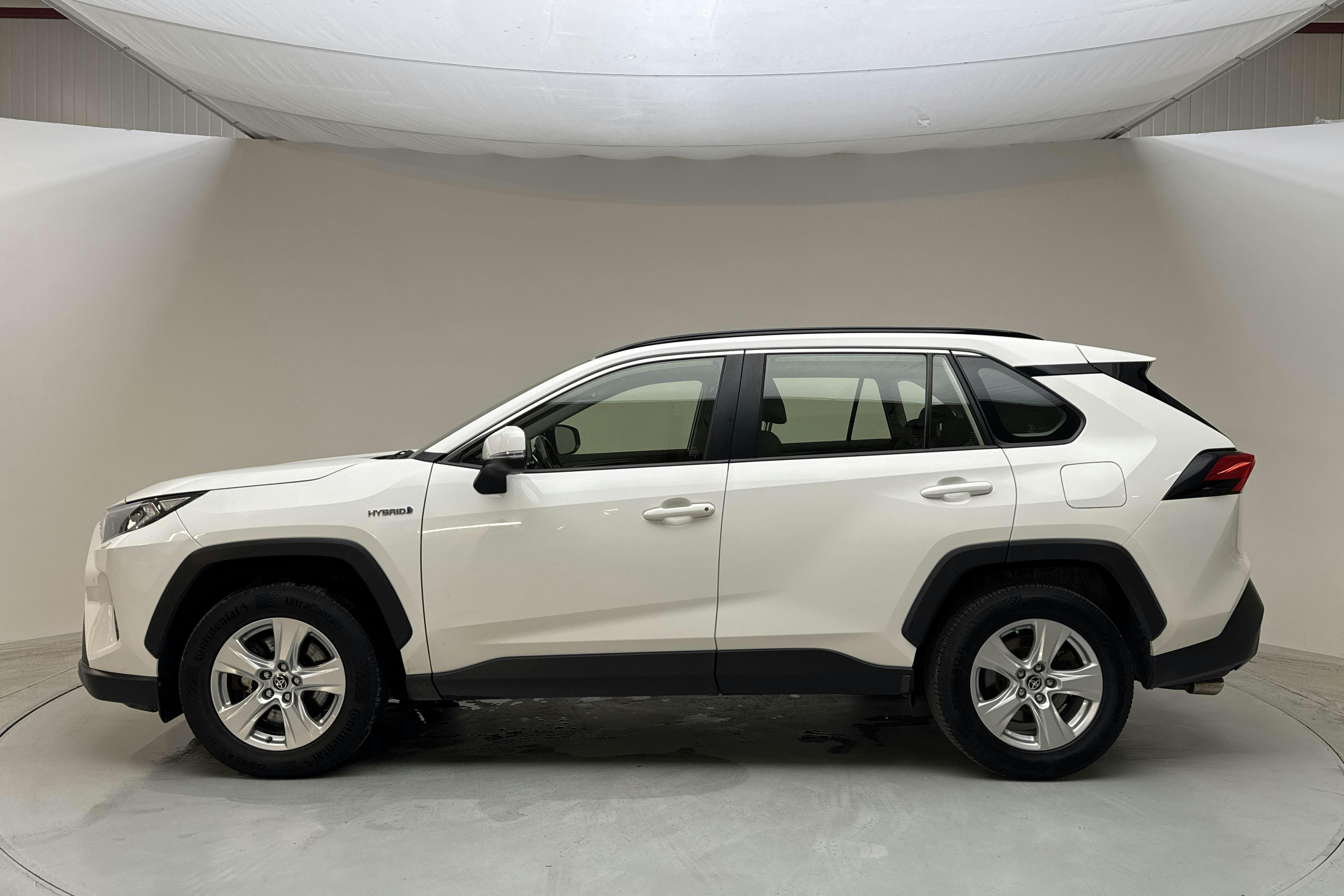 Toyota RAV4 2.5 HSD AWD (222hk) - 25 987 mil - Automat - vit - 2021