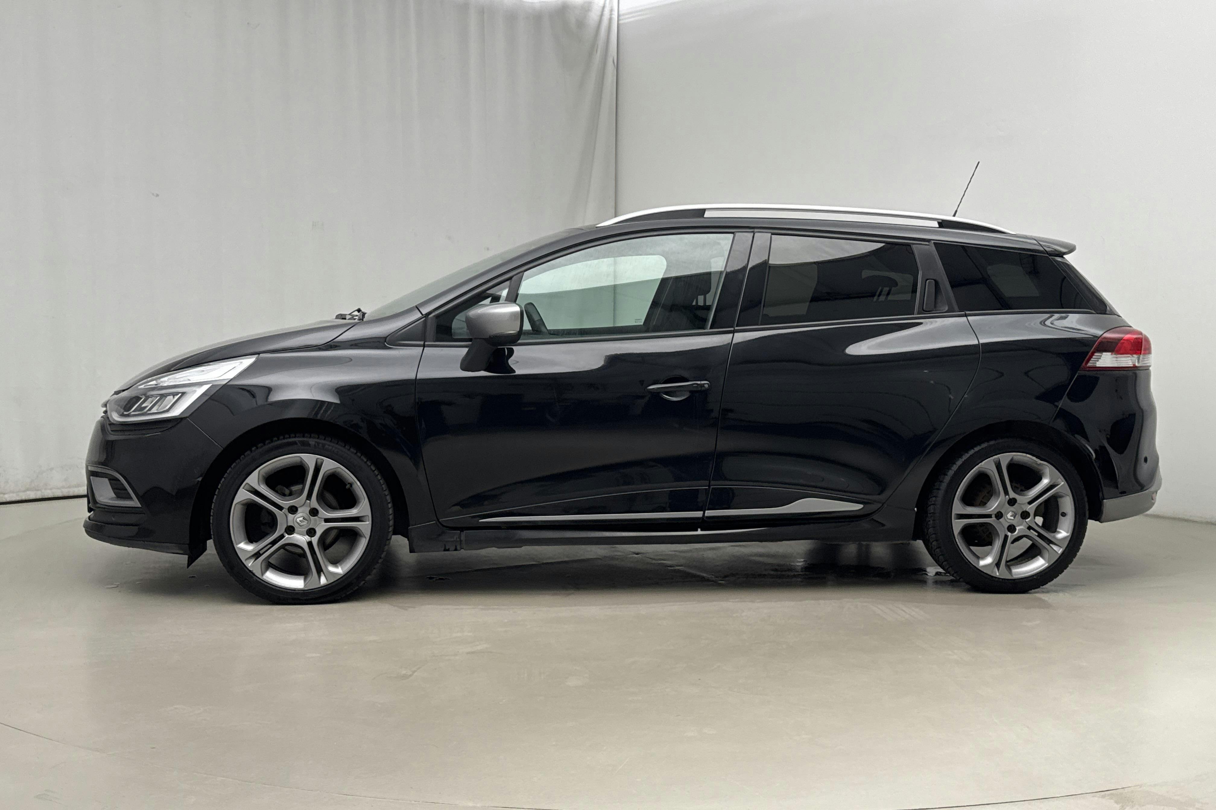 Esitlusfoto 2 aadressil 15: Renault Clio IV 1.2 TCe 120 Tourer (120hk) - 104 550 km - Automaatne - must - 2018