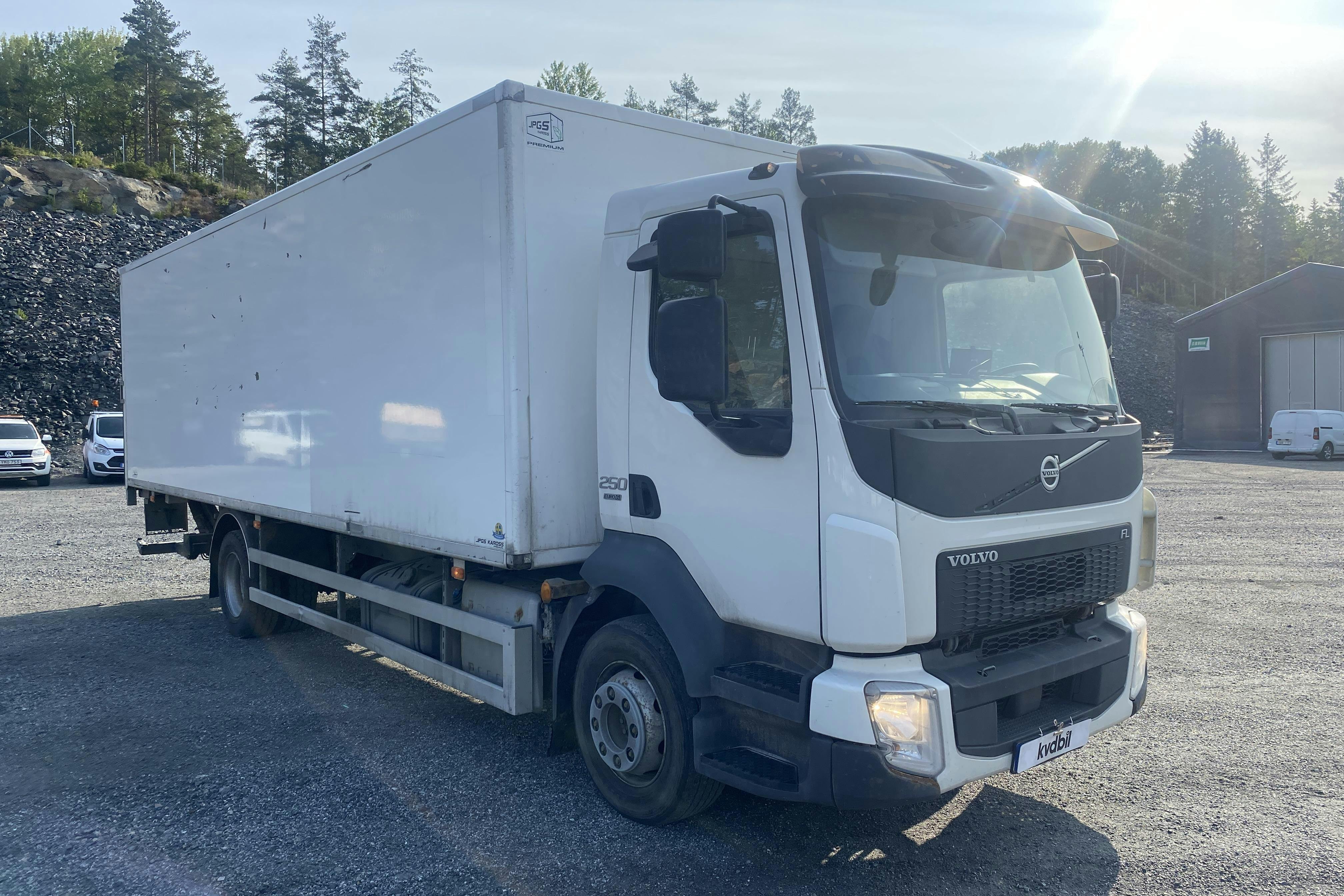 Presentation photo 2 of 111: VOLVO FL250 - 293 214 km - Automatic - white - 2017
