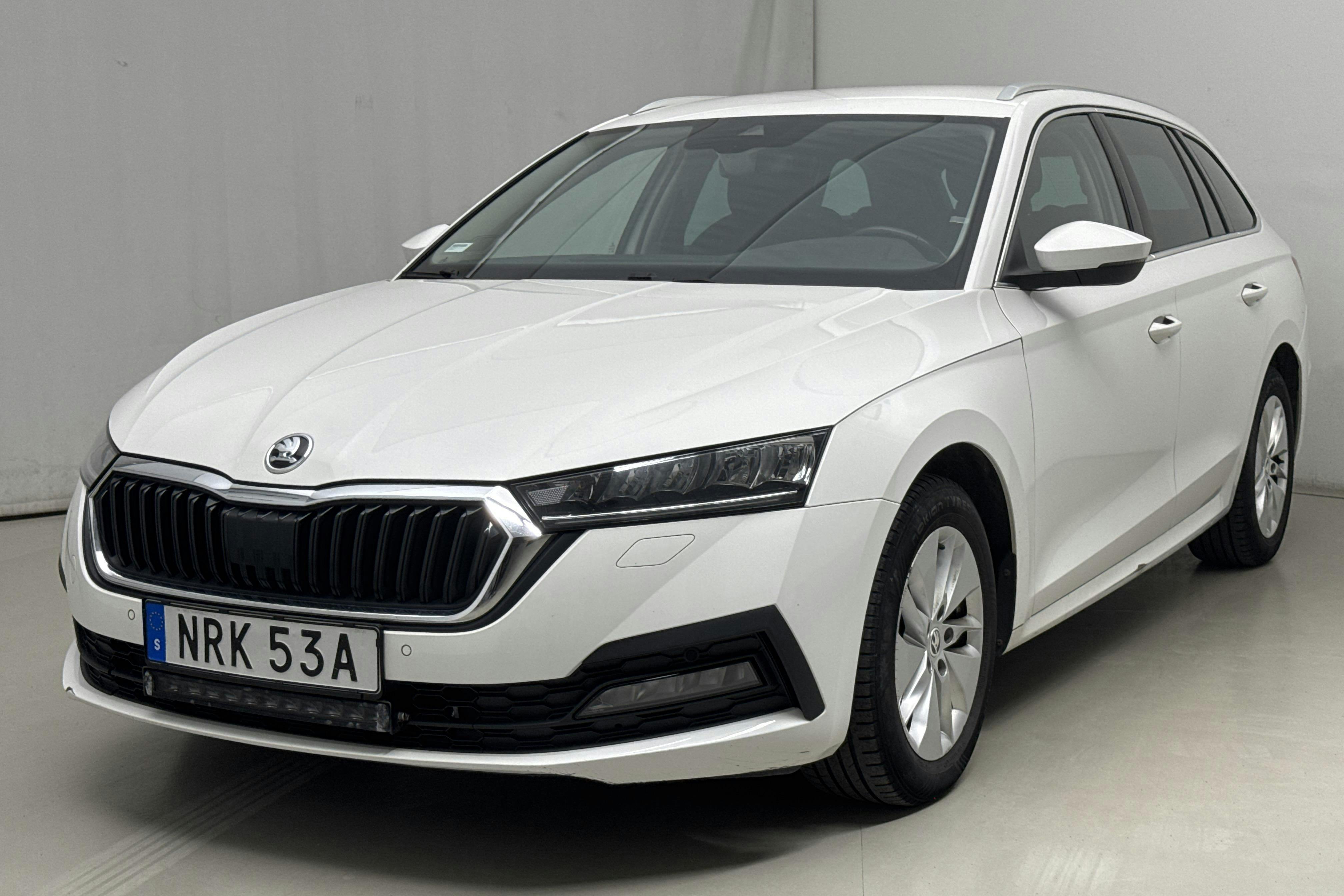 Skoda Octavia 2.0 TDI Combi (115hk) - 17 682 mil - Automat - vit - 2022