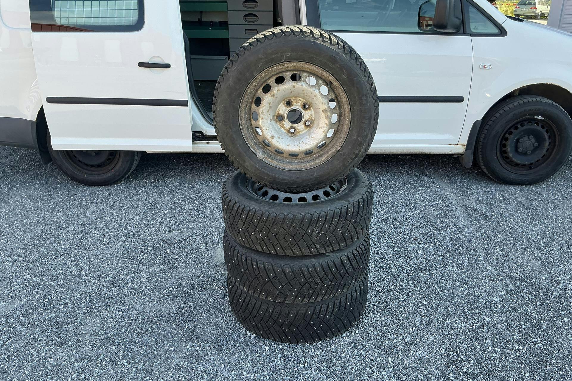 Presentationsfoto 13 av 13: VW Caddy 1.9 TDI Maxi Skåp (105hk) - 19 678 mil - Manuell - vit - 2010