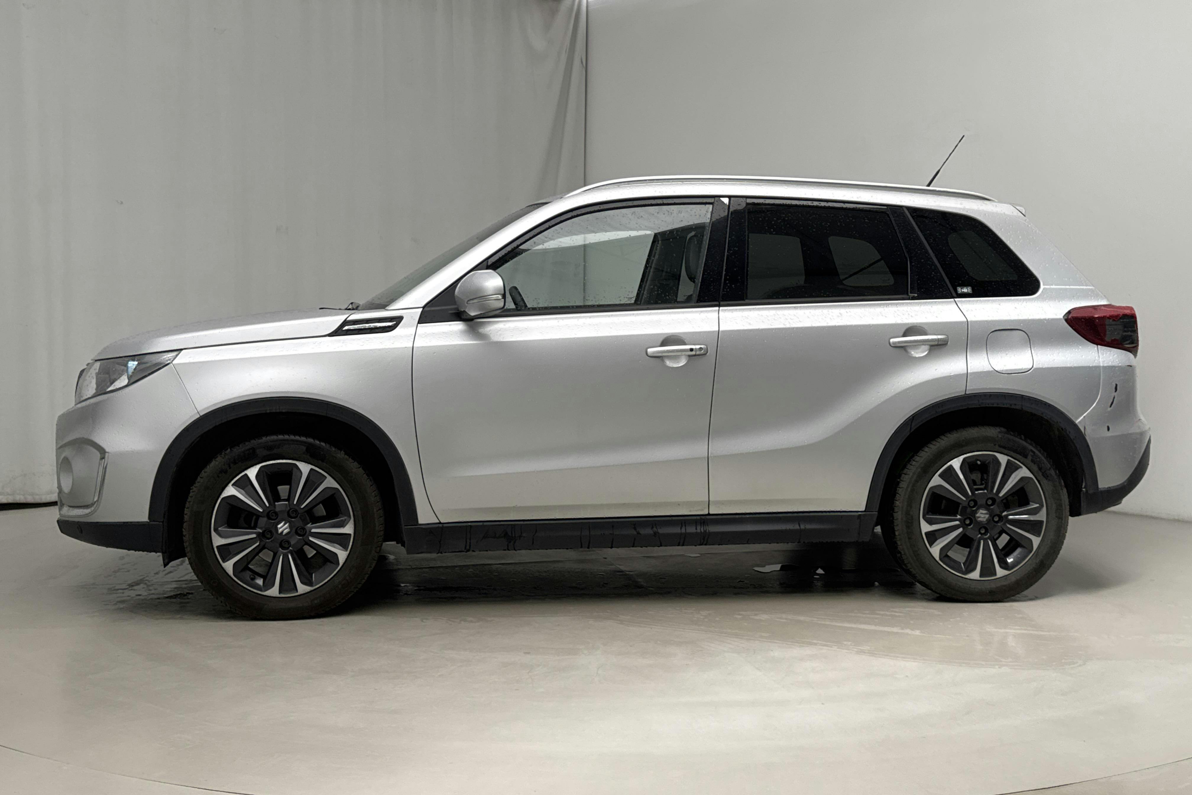Presentation photo 2 of 16: Suzuki Vitara 1.4T Boosterjet Allgrip 4x4 (140hk) - 133 640 km - Automatic - silver - 2019