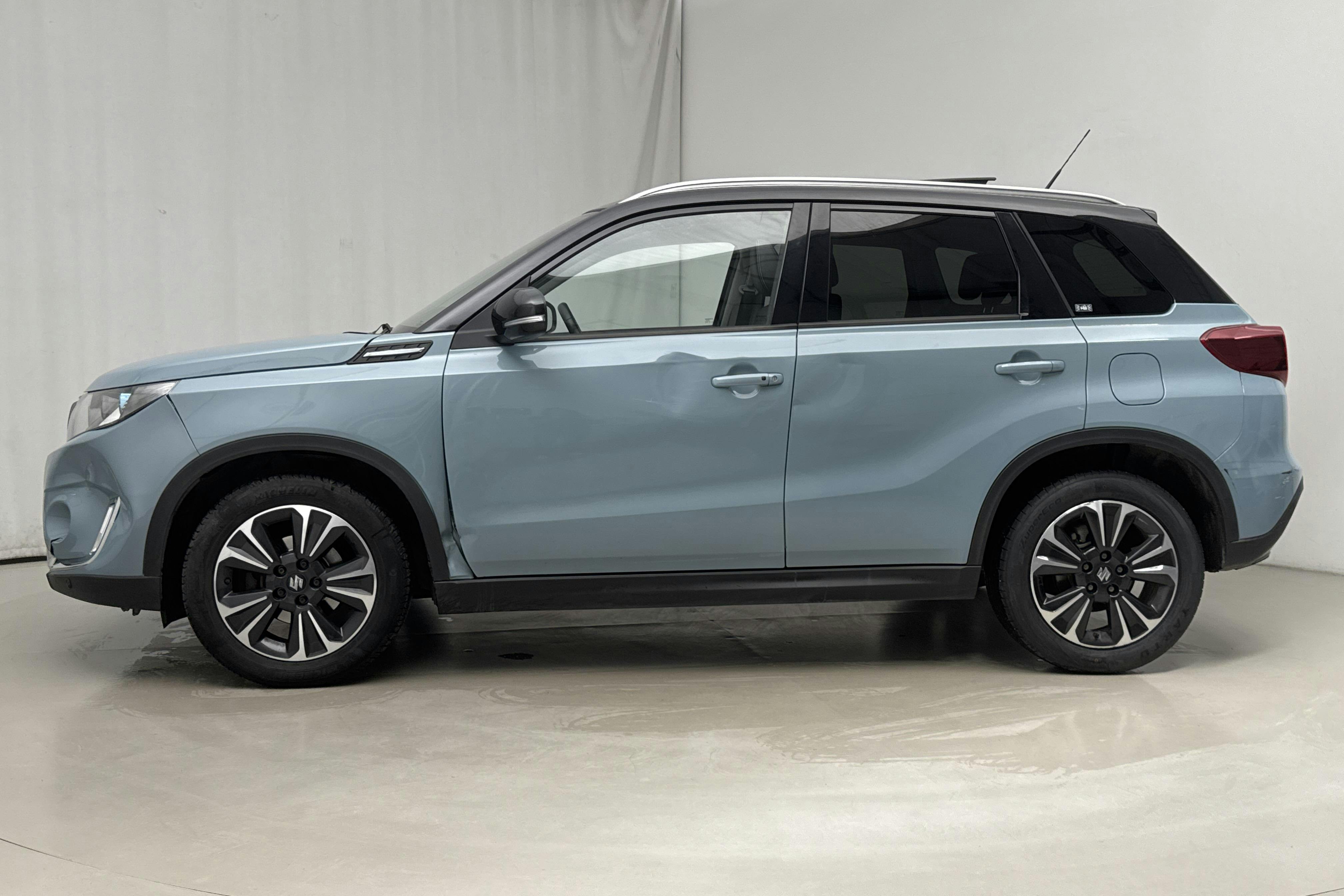 Presentation photo 2 of 16: Suzuki Vitara 1.4T Boosterjet Allgrip 4x4 (140hk) - 144 720 km - Automatic - gray - 2019