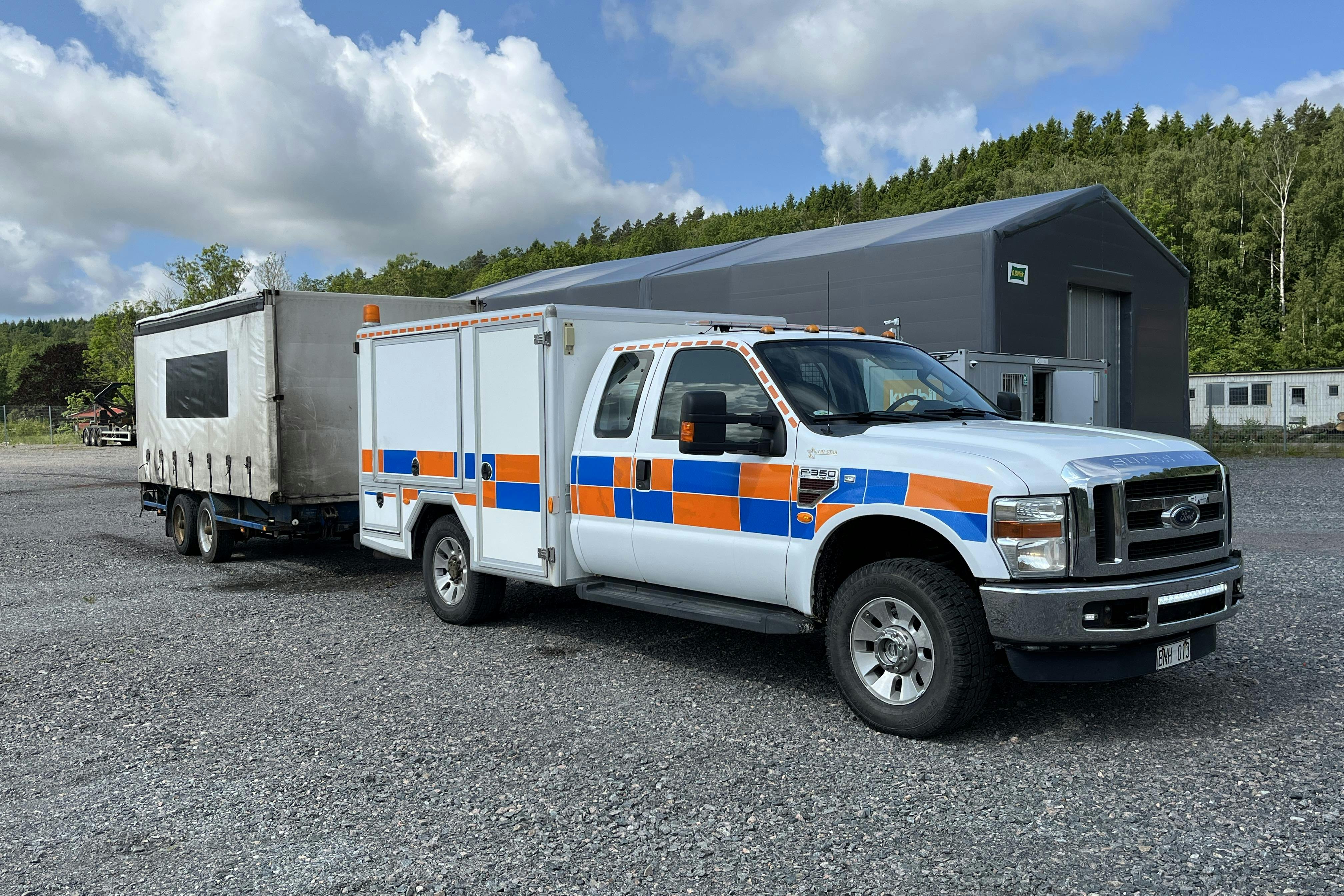 Presentation photo 2 of 88: TRISTAR TSF350SD SUPER4X - 277 160 km - Automatic - white - 2008