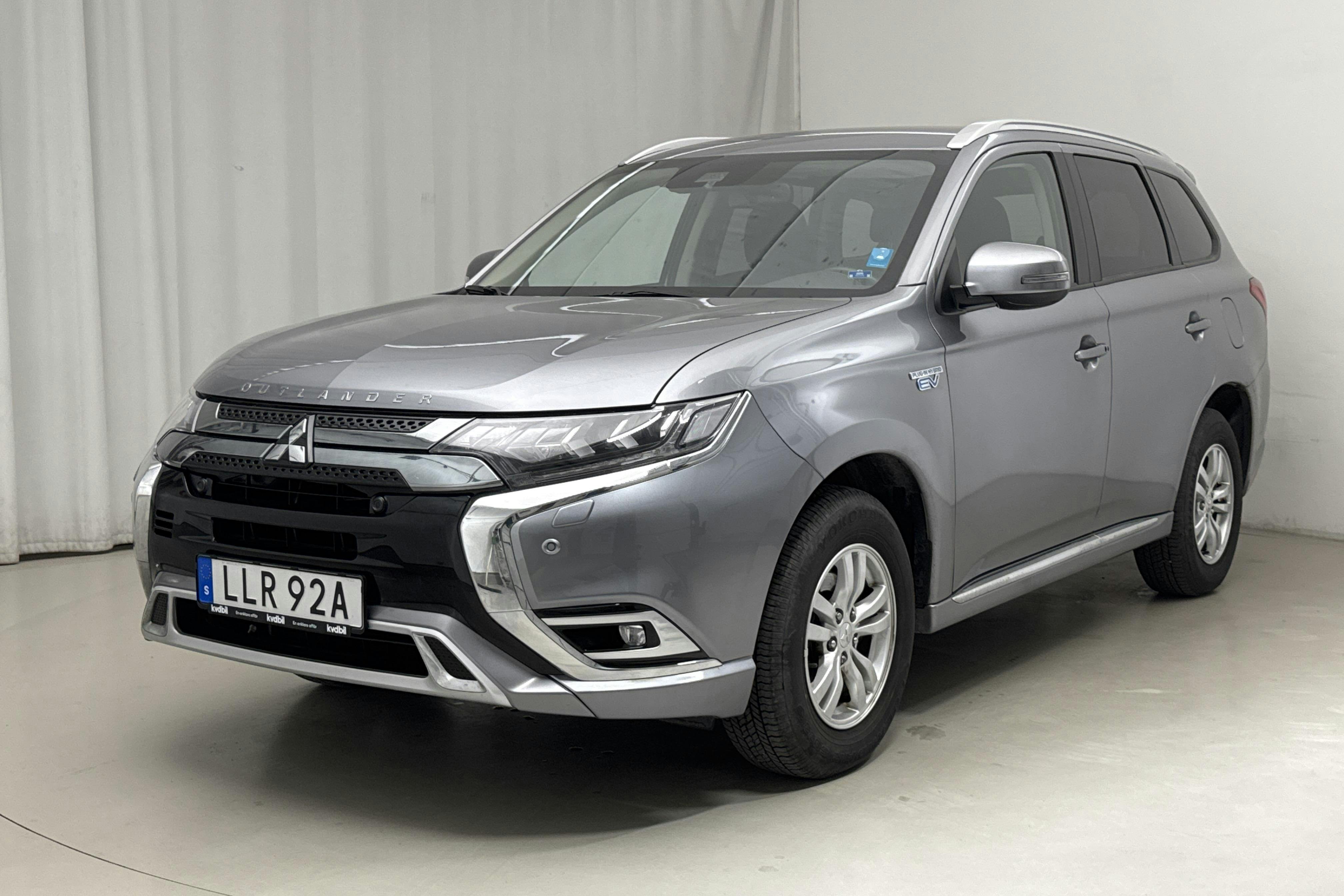 Mitsubishi Outlander 2.4 Plug-in Hybrid 4WD (136hk) - 5 018 mil - Automat - grå - 2020