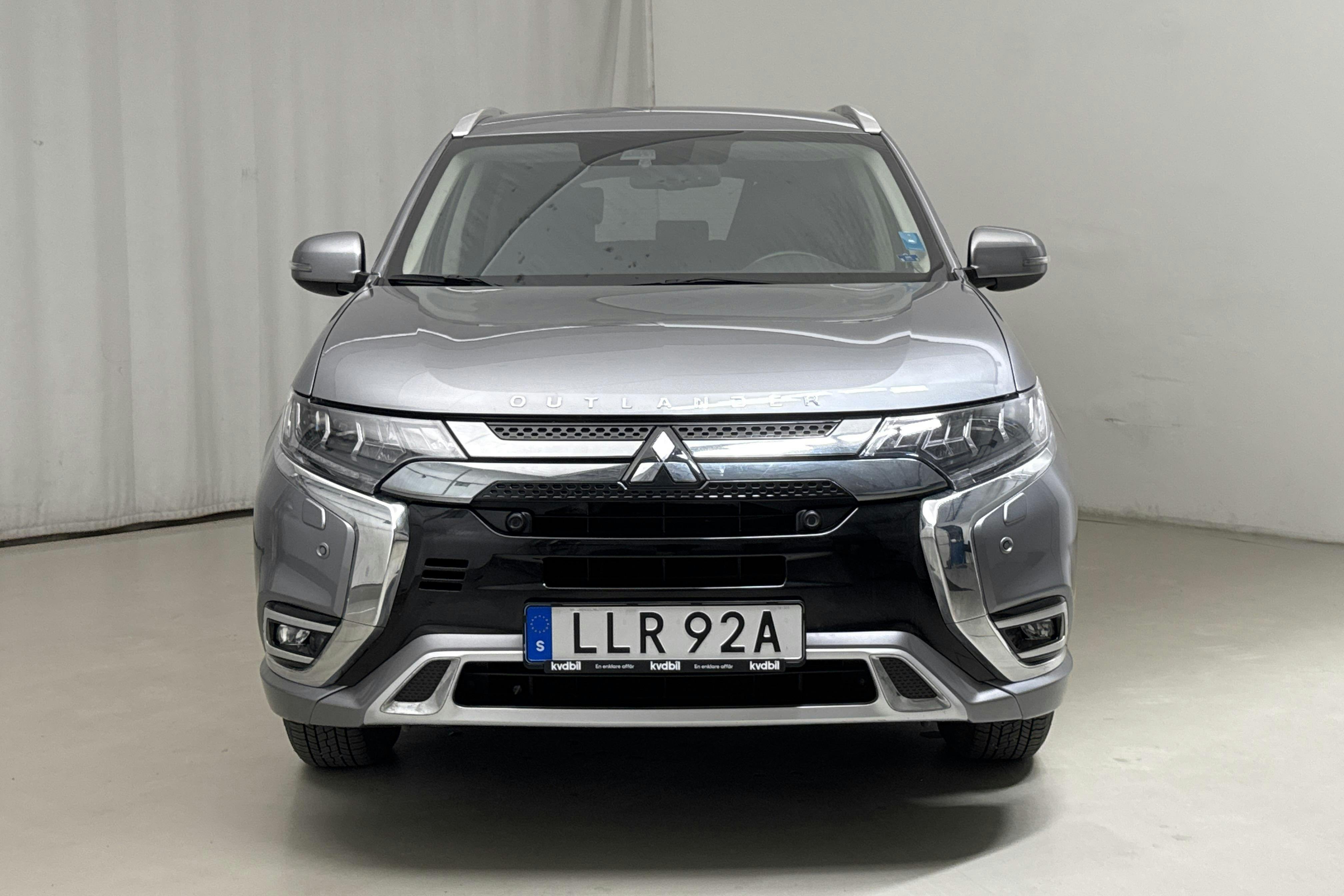Mitsubishi Outlander 2.4 Plug-in Hybrid 4WD (136hk) - 5 018 mil - Automat - grå - 2020