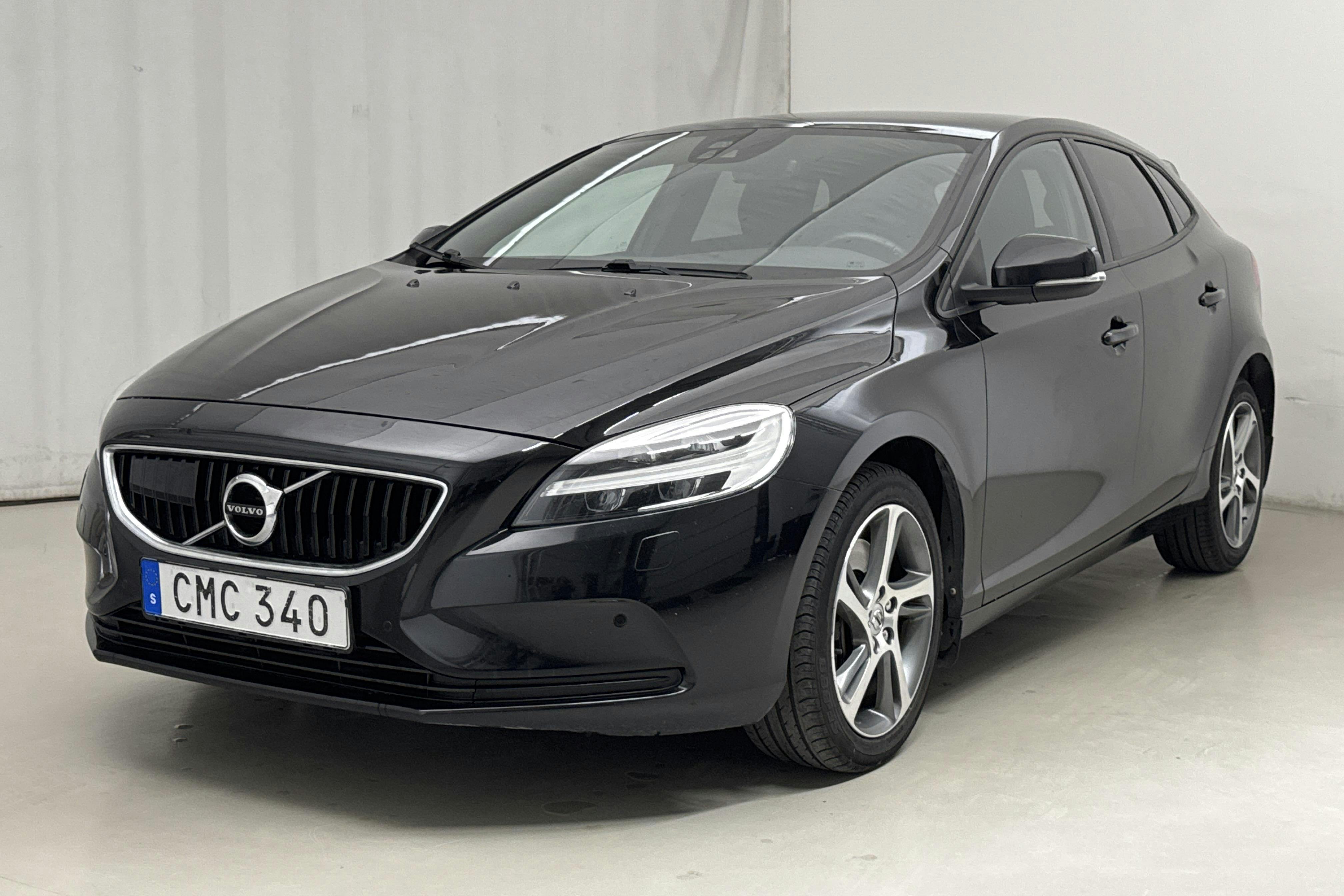 Volvo V40 T3 (152hk) - 12 042 mil - Automat - svart - 2018