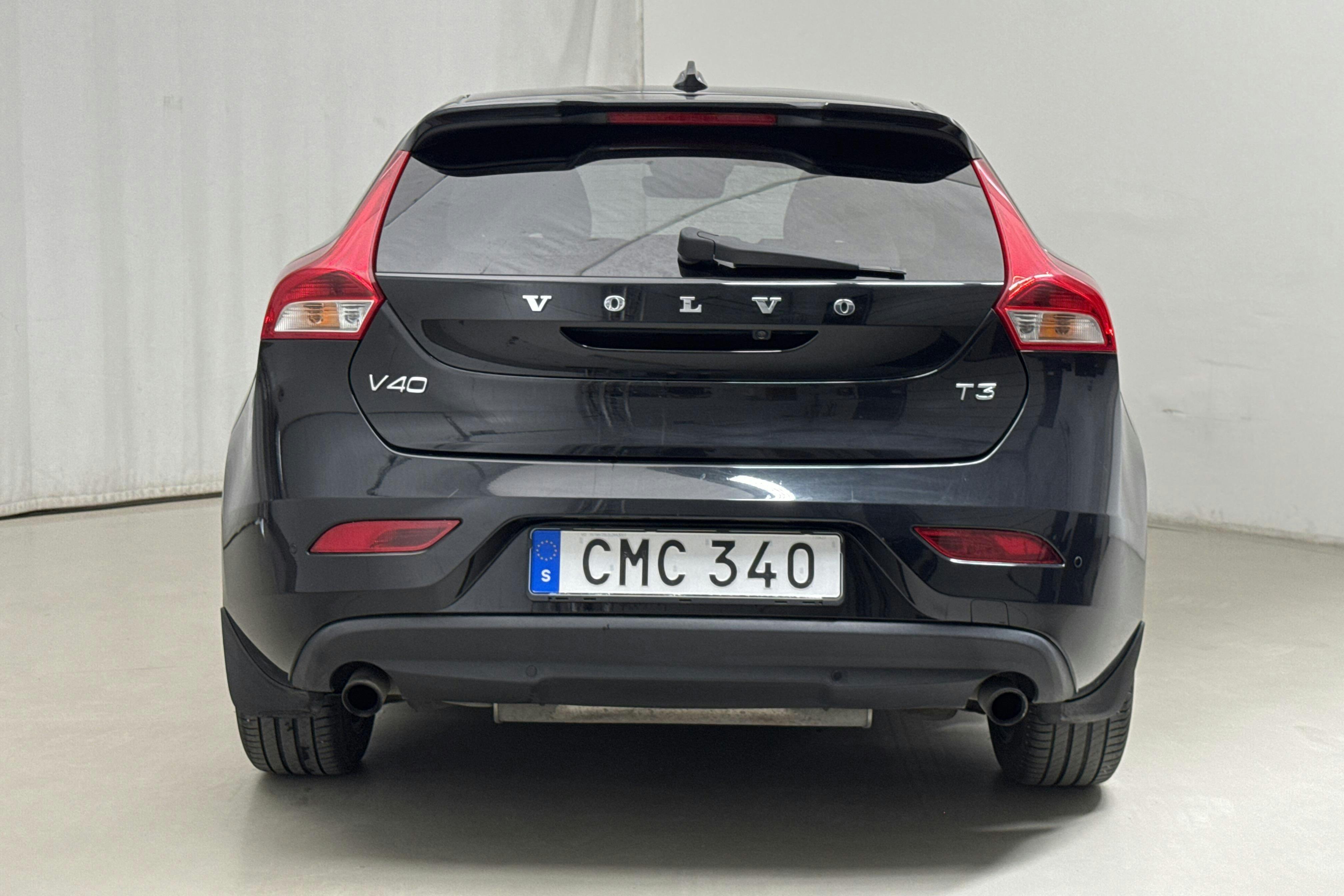 Volvo V40 T3 (152hk) - 12 042 mil - Automat - svart - 2018