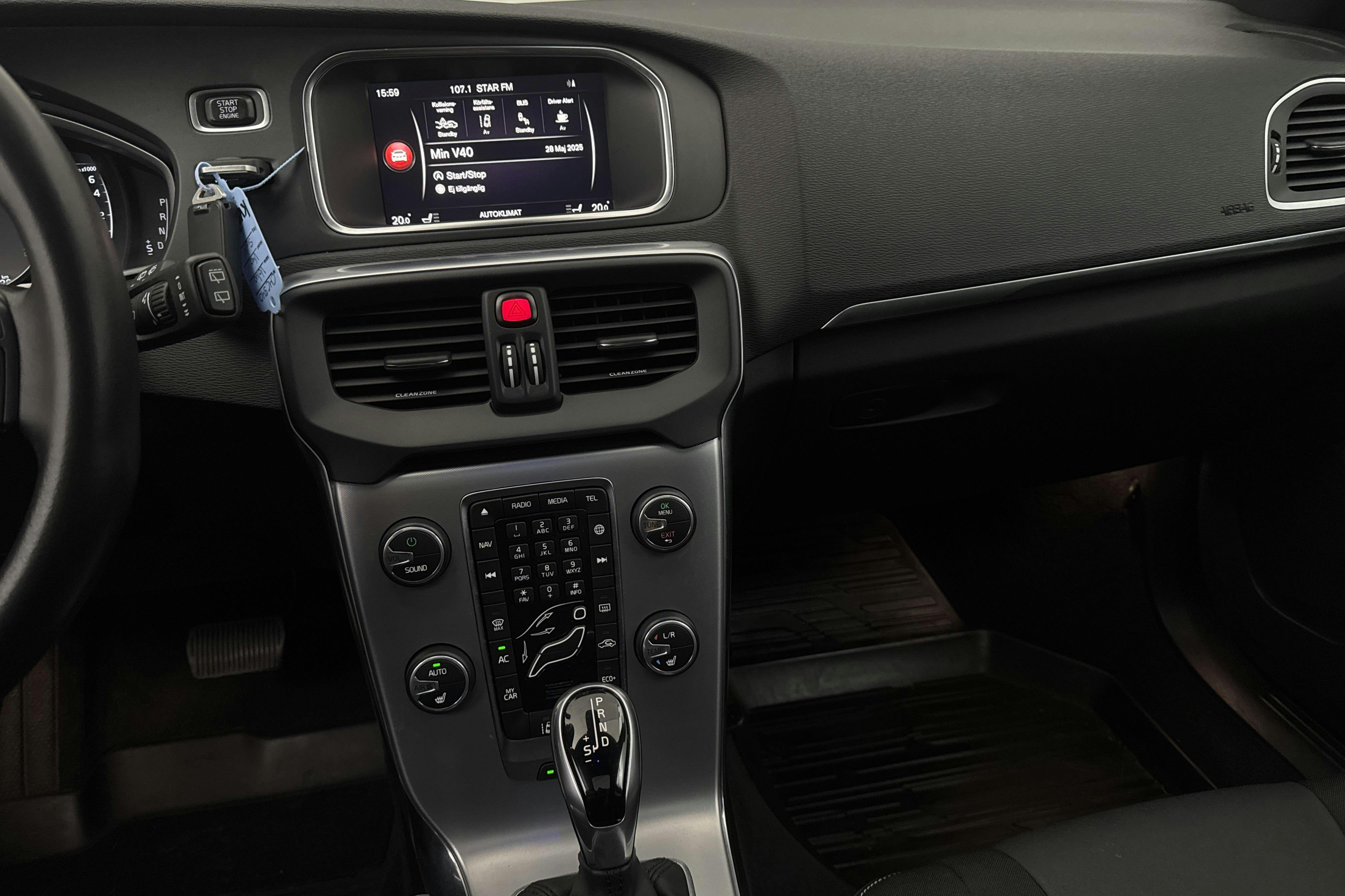 Volvo V40 T3 (152hk) - 12 042 mil - Automat - svart - 2018