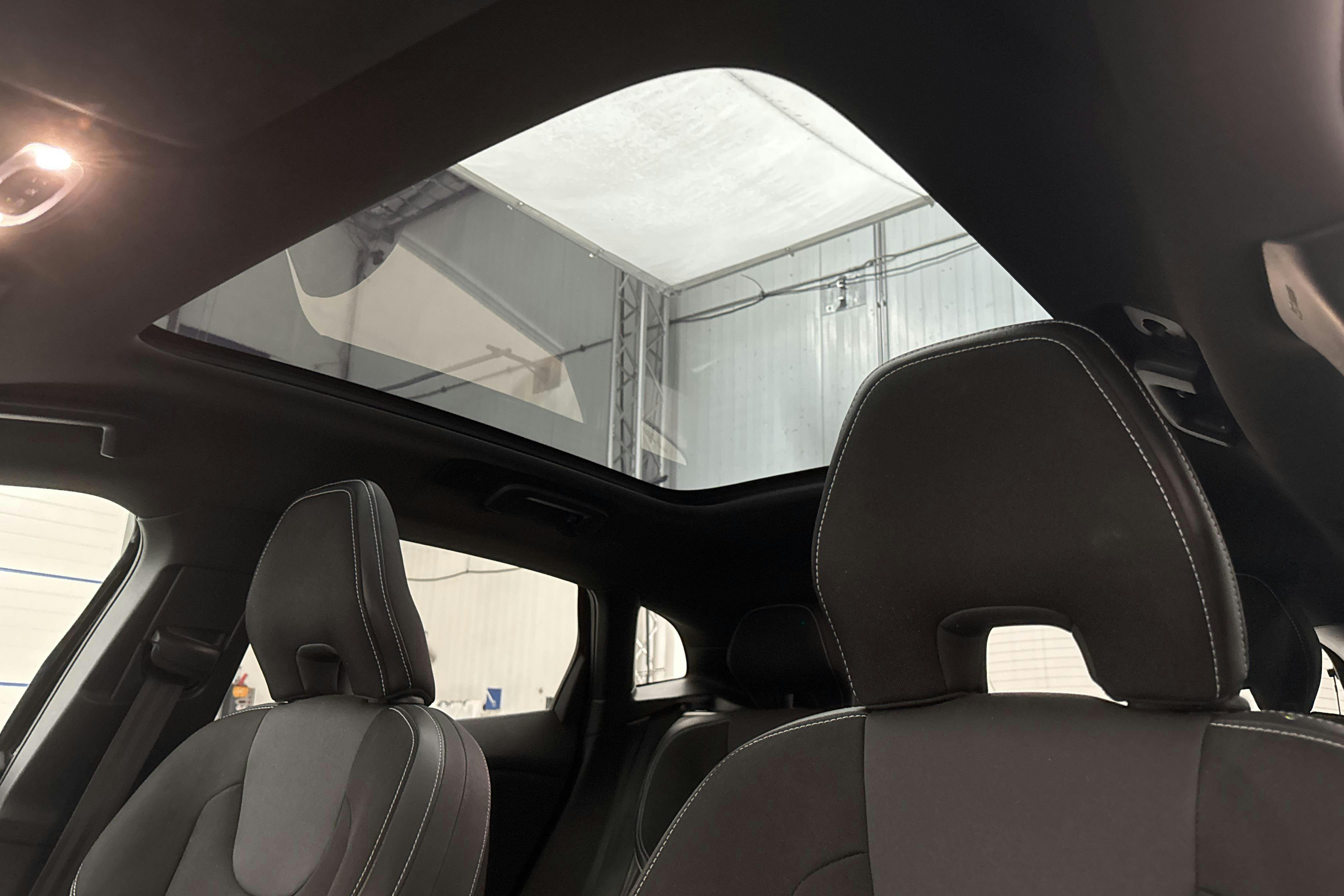 Volvo V40 T3 (152hk) - 12 042 mil - Automat - svart - 2018