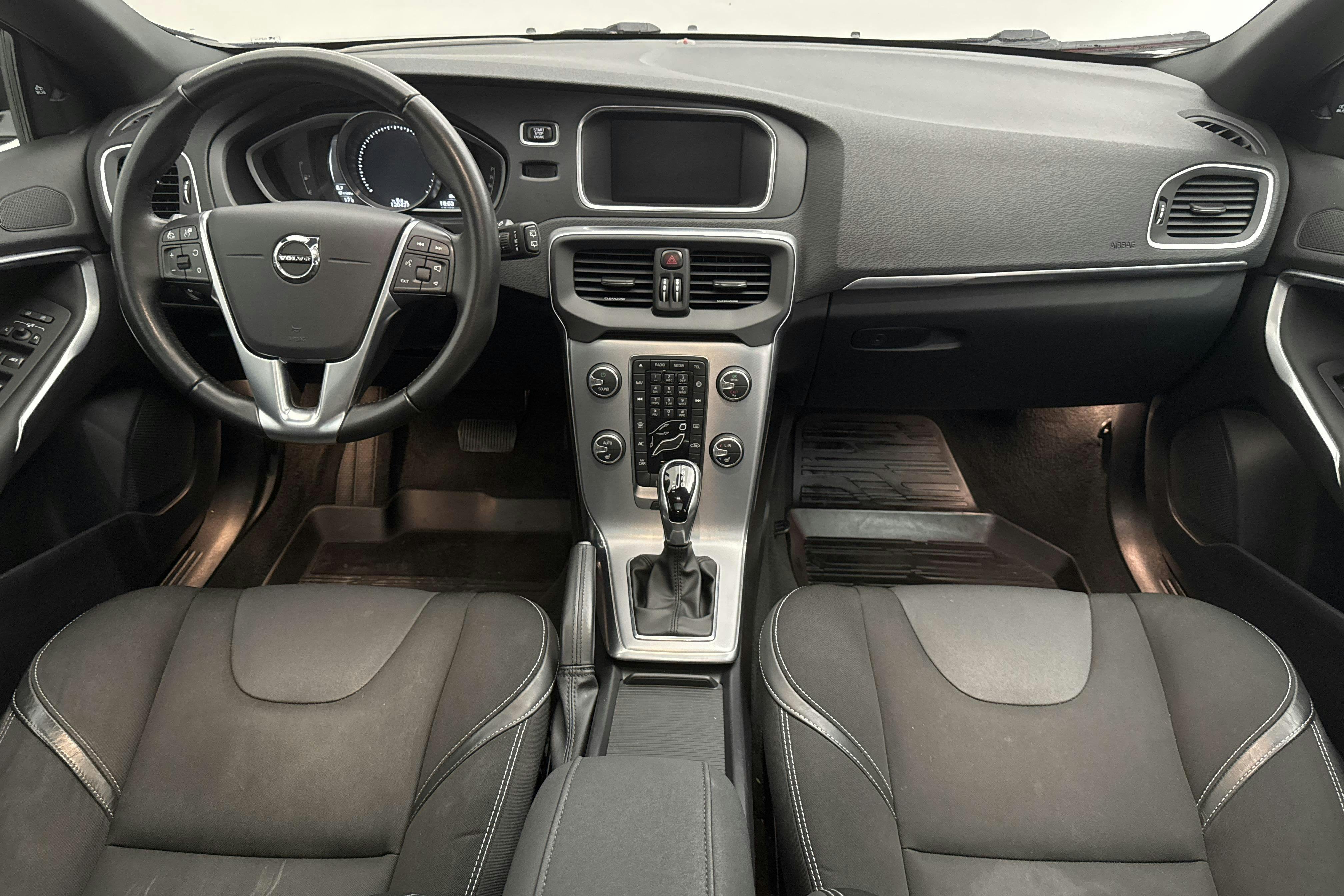 Volvo V40 T3 (152hk) - 12 042 mil - Automat - svart - 2018