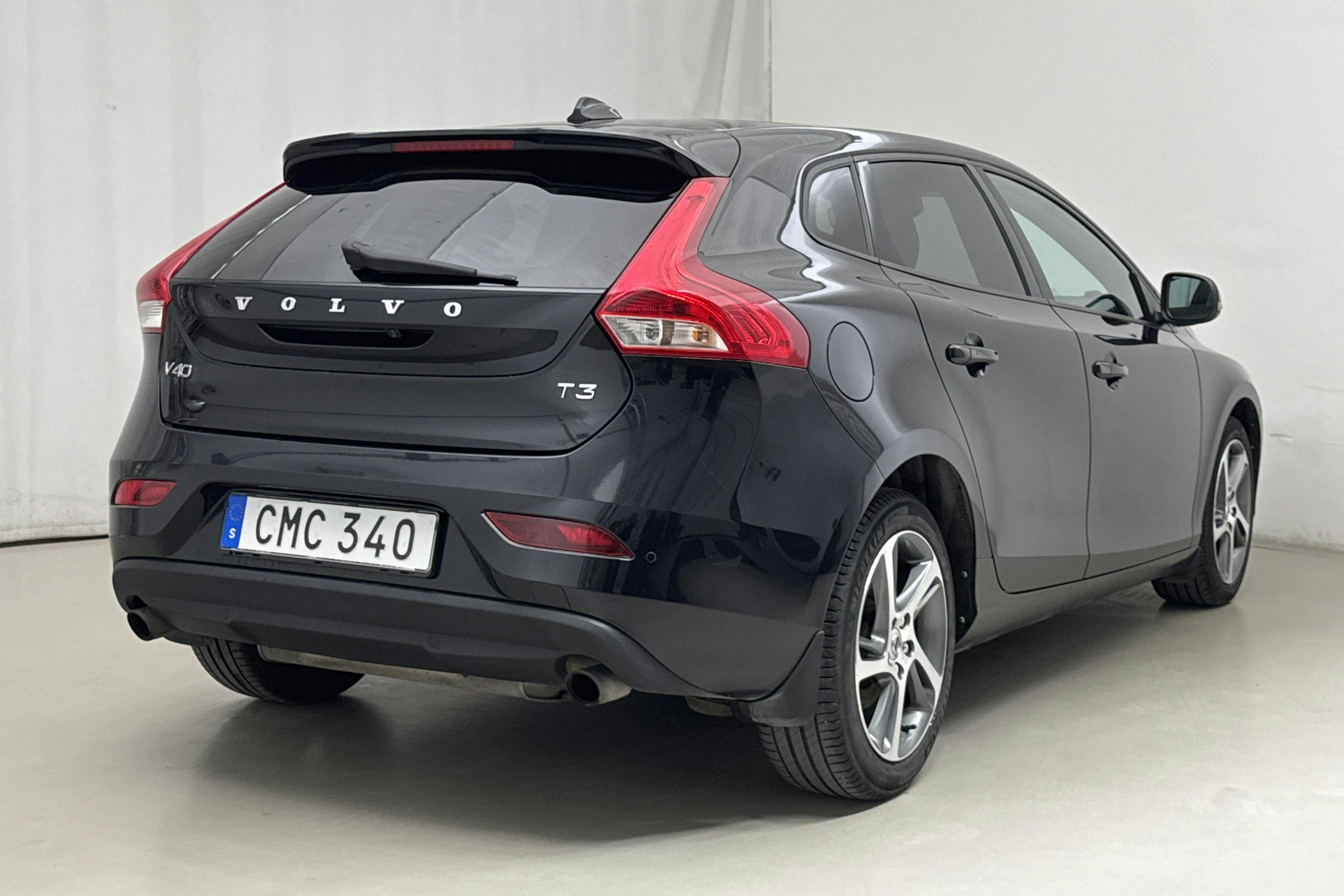 Volvo V40 T3 (152hk) - 12 042 mil - Automat - svart - 2018