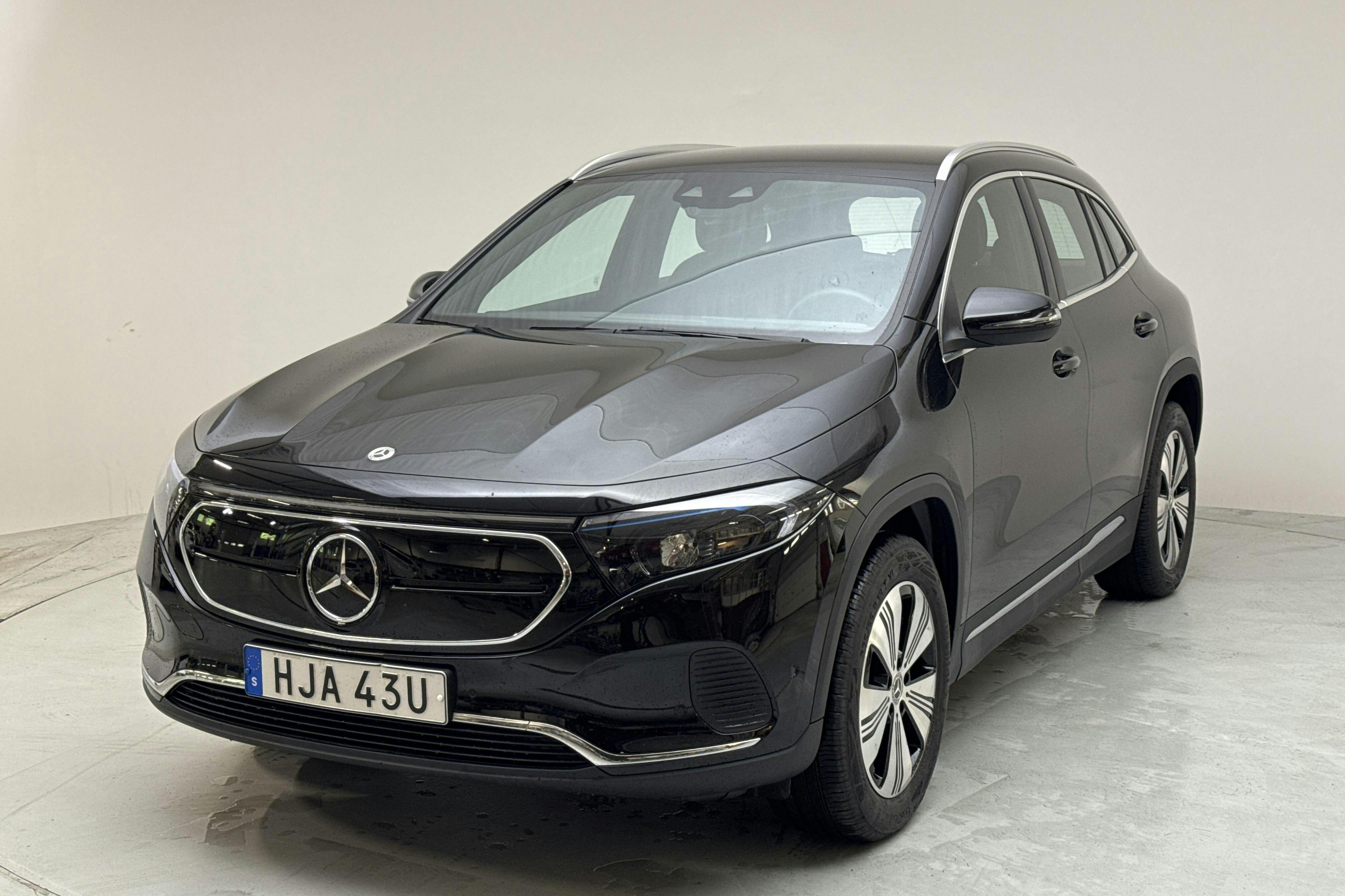 Mercedes EQA 300 4Matic H243 (228hk) - 2 724 mil - Automat - svart - 2024