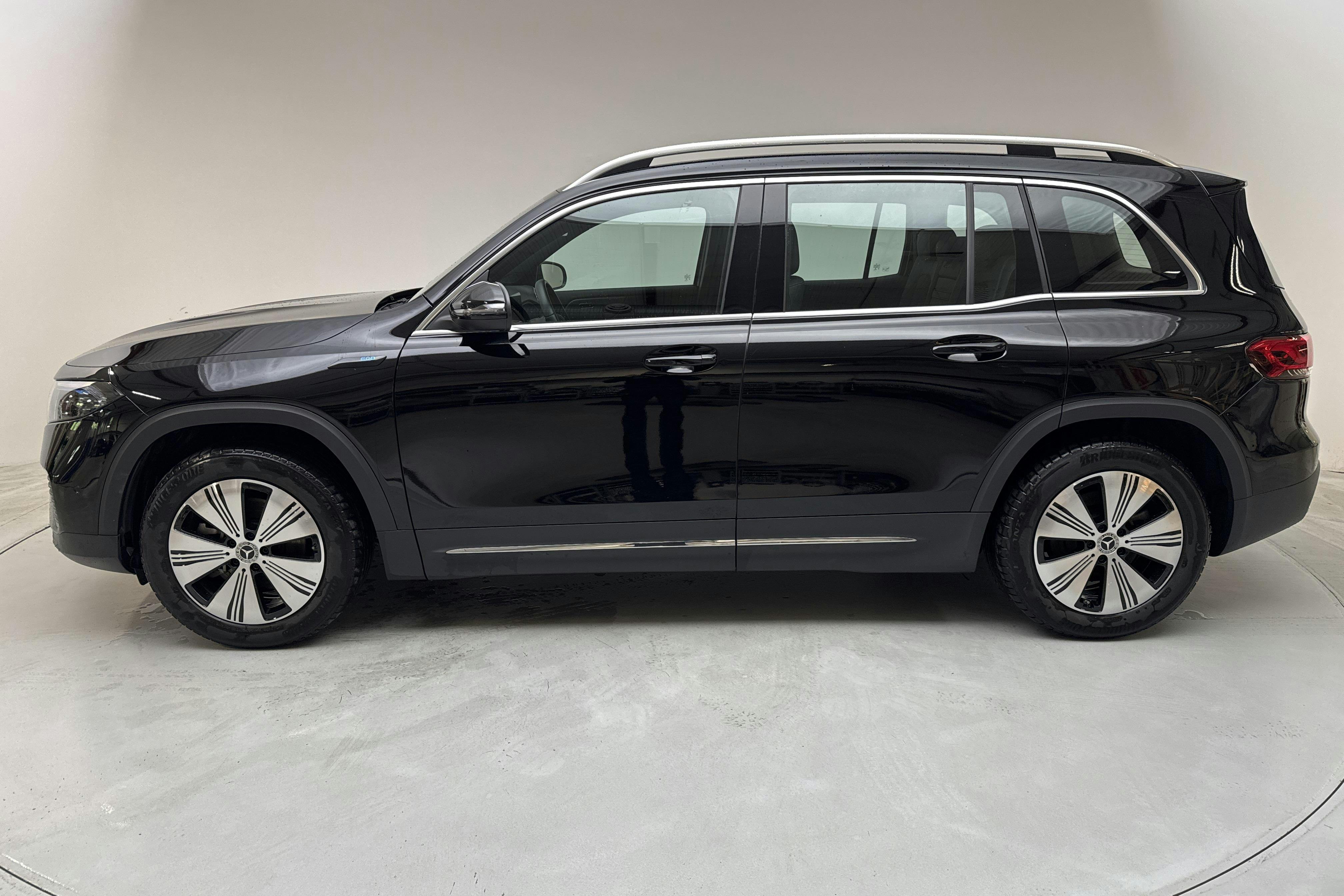 Esitlusfoto 2 aadressil 15: Mercedes EQB 300 4MATIC X243 (228hk) - 43 150 km - Automaatne - must - 2023
