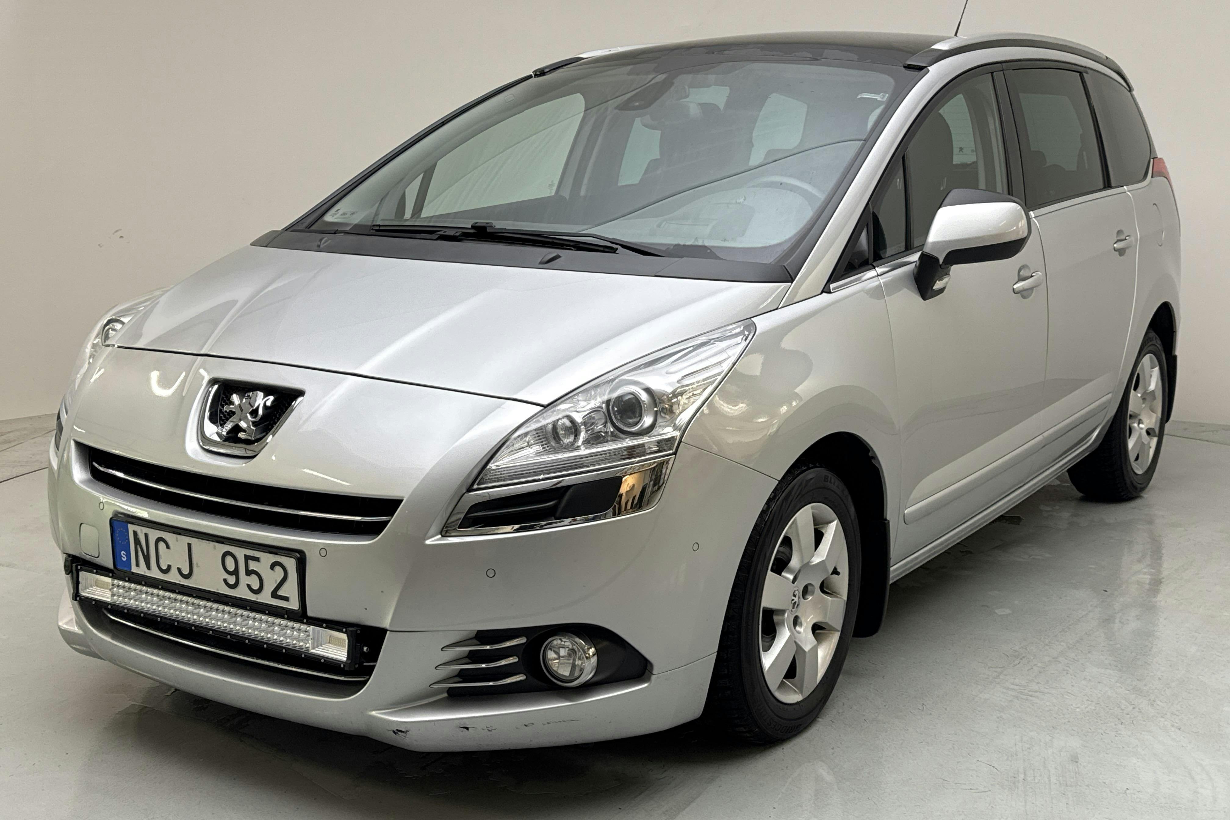 Peugeot 5008 1.6 HDI (112hk) - 13 968 mil - Automat - Light Grey - 2013