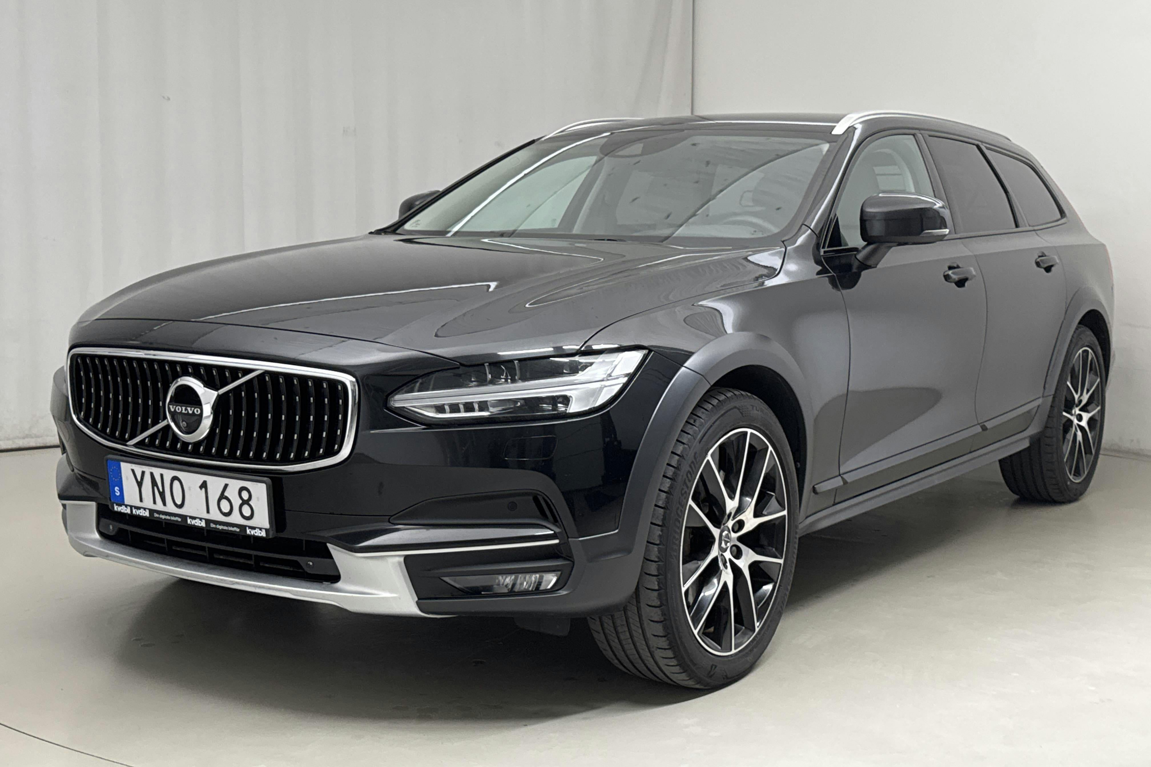 Volvo V90 D5 Cross Country AWD (235hk) - 20 436 mil - Automat - svart - 2018