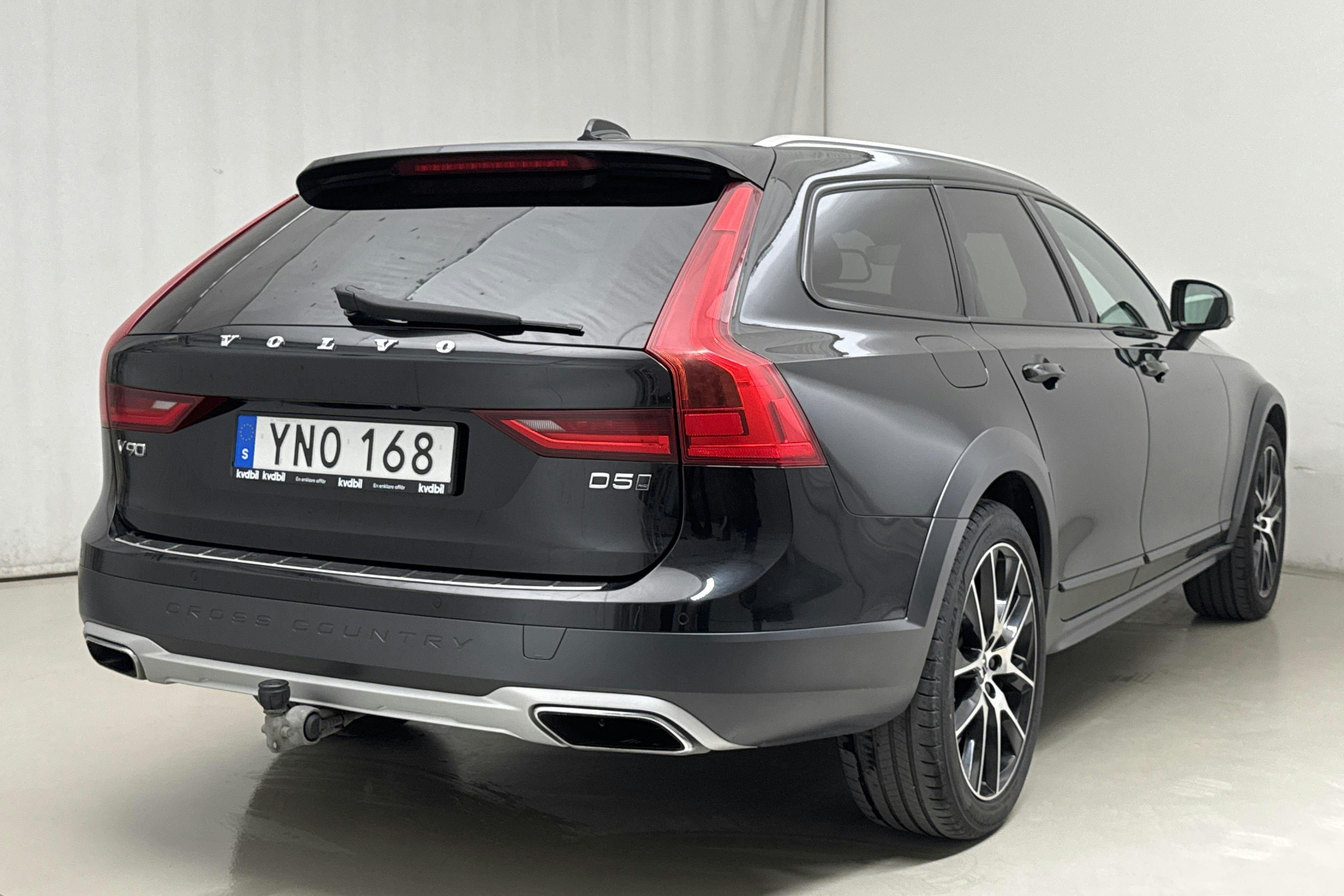 Volvo V90 D5 Cross Country AWD (235hk) - 20 436 mil - Automat - svart - 2018