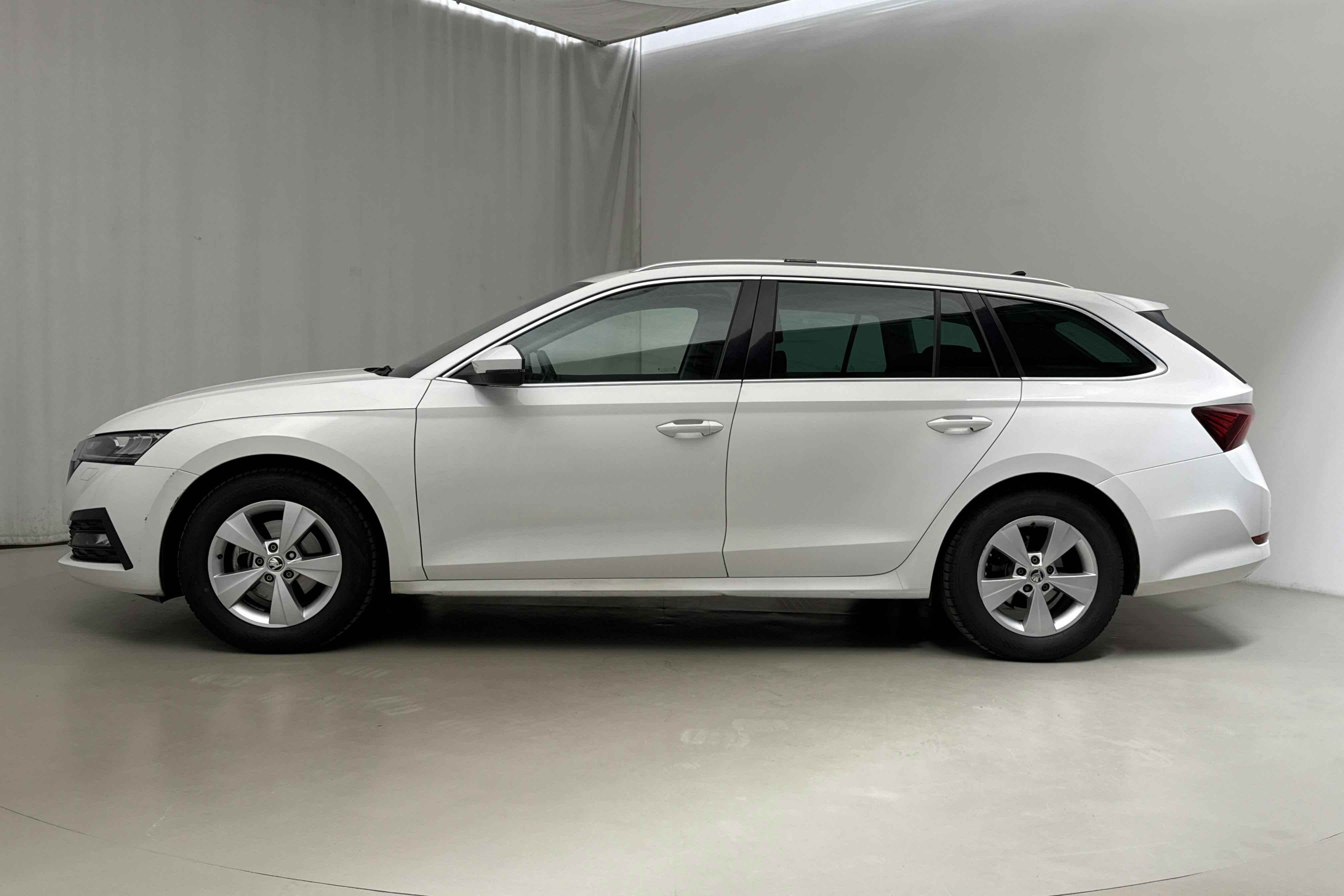 Presentation photo 2 of 16: Skoda Octavia G-TEC 1.5 TSI Combi (130hk) - 125 810 km - Automatic - white - 2021