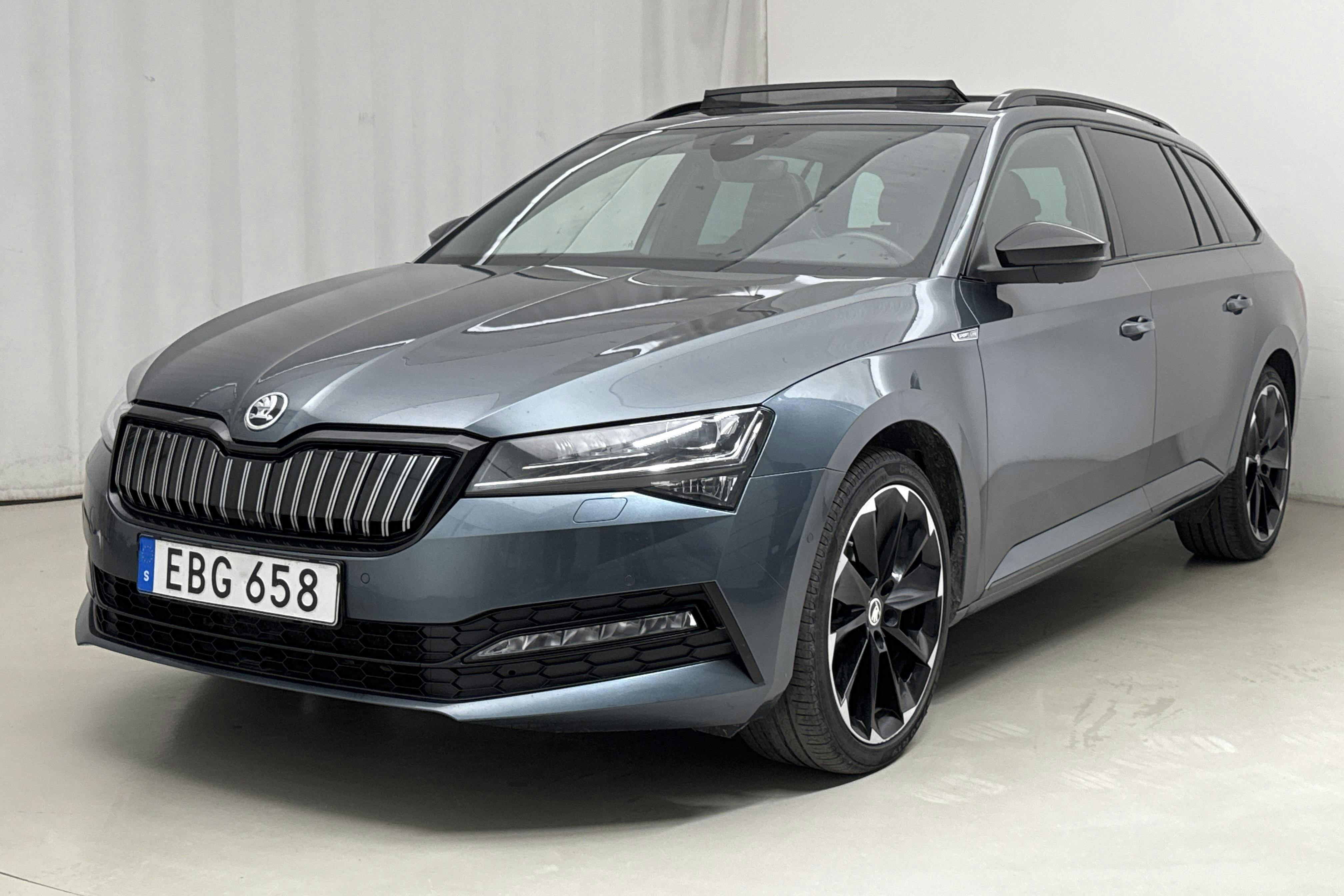Skoda Superb 1.4 TSI PHEV Kombi (218hk) - 11 645 mil - Automat - grå - 2021