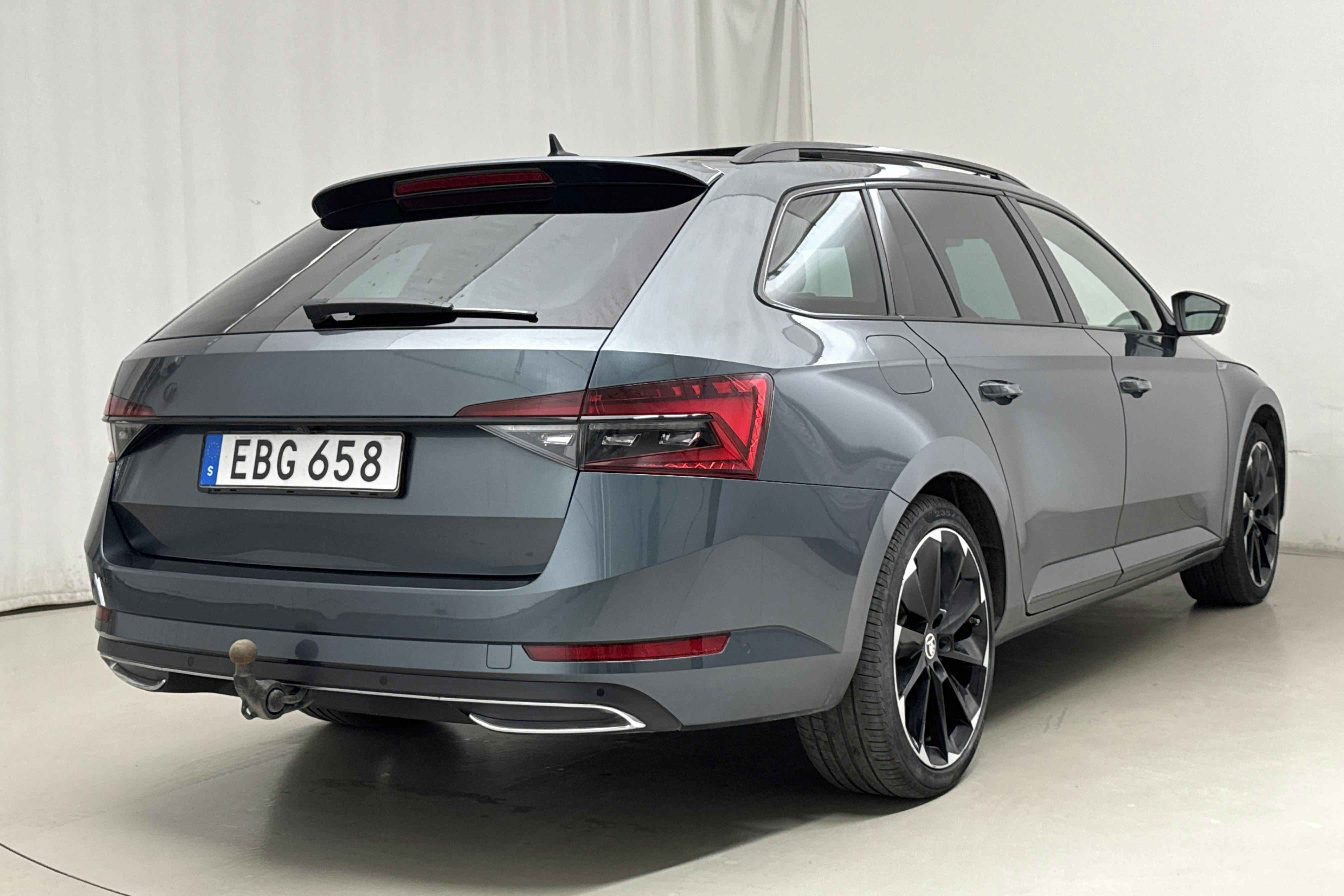 Skoda Superb 1.4 TSI PHEV Kombi (218hk) - 11 645 mil - Automat - grå - 2021
