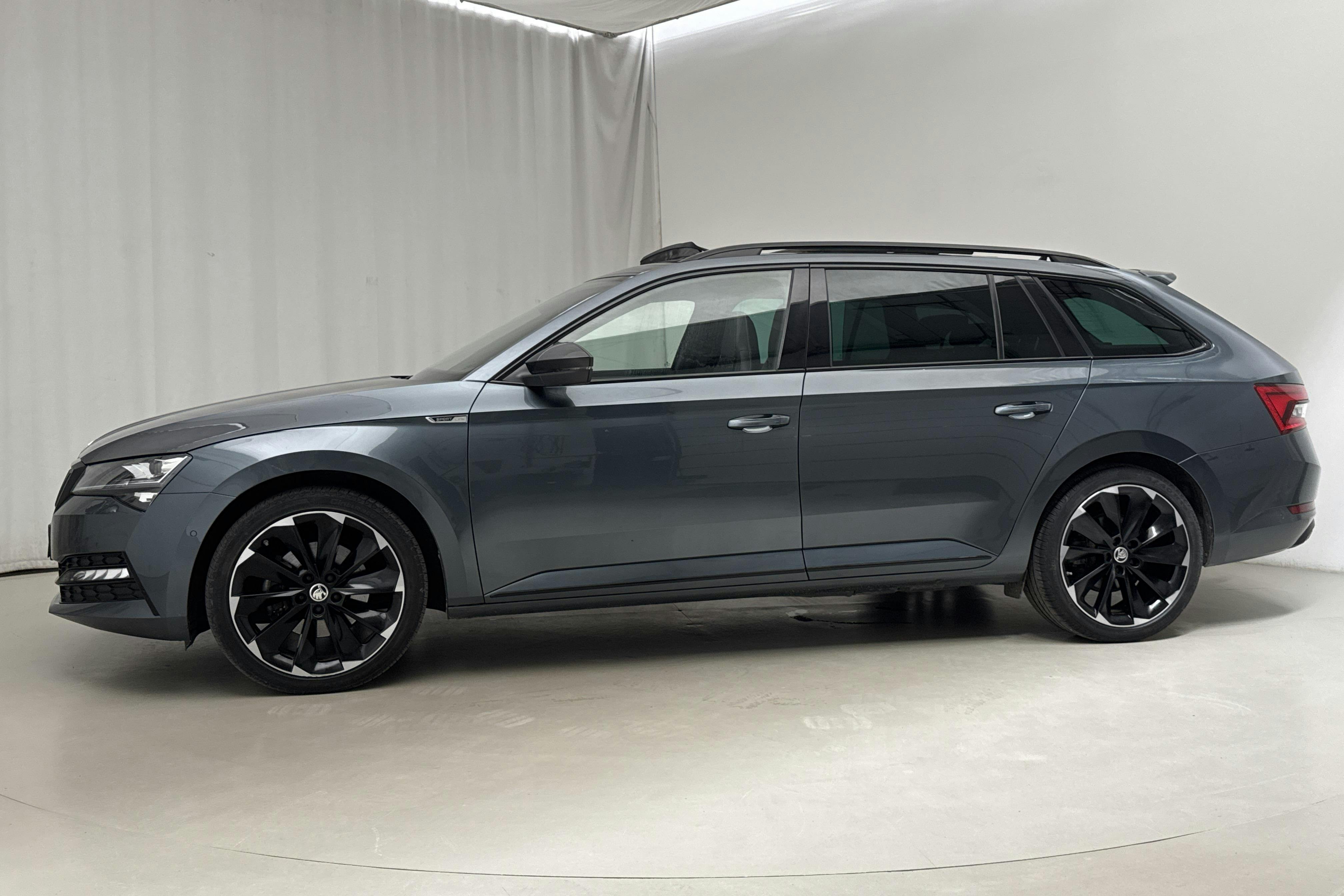 Skoda Superb 1.4 TSI PHEV Kombi (218hk) - 11 645 mil - Automat - grå - 2021