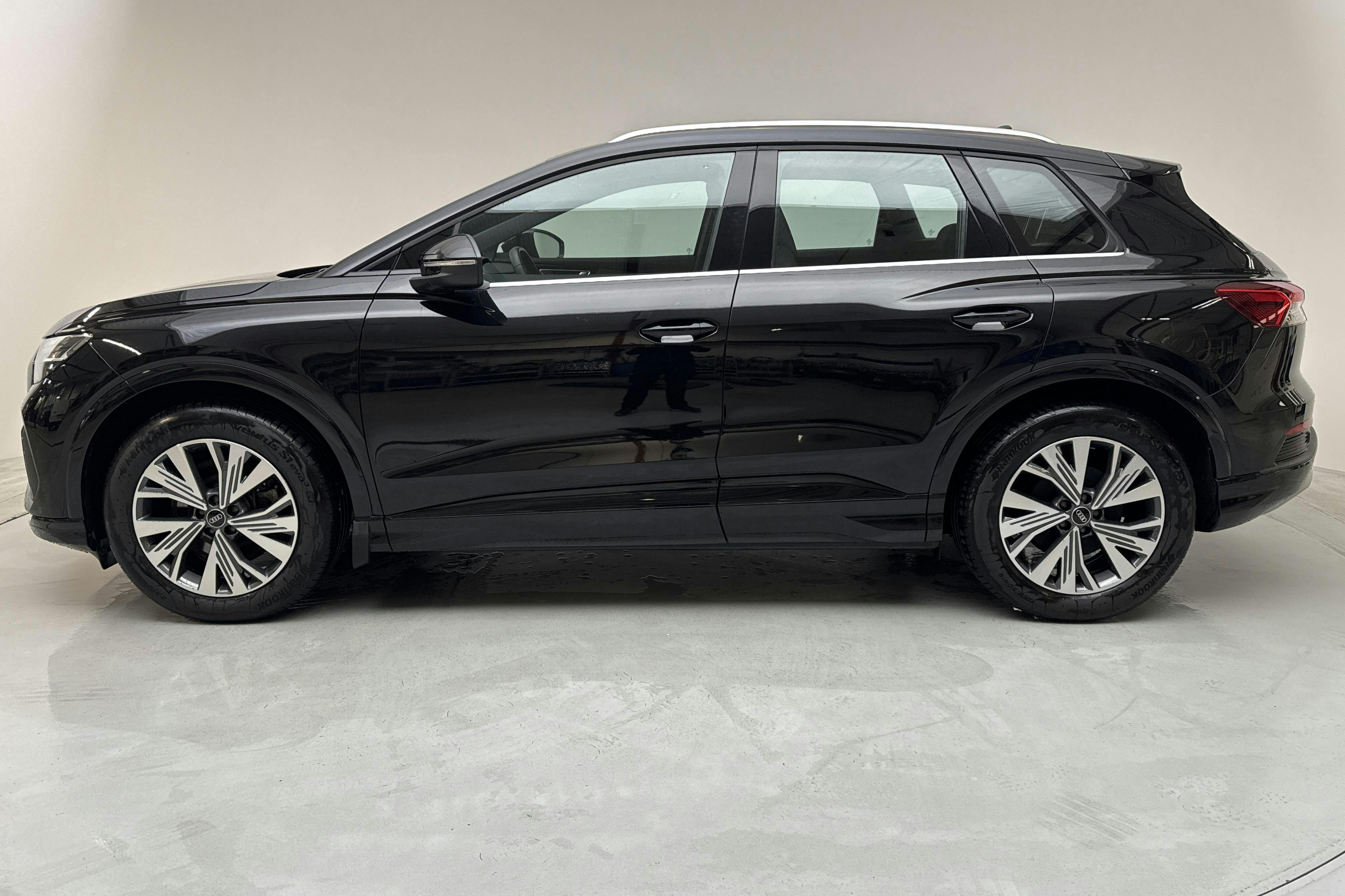 Audi Q4 40 e-tron 77 kWh (204hk) - 27 150 km - Automatic - black - 2024