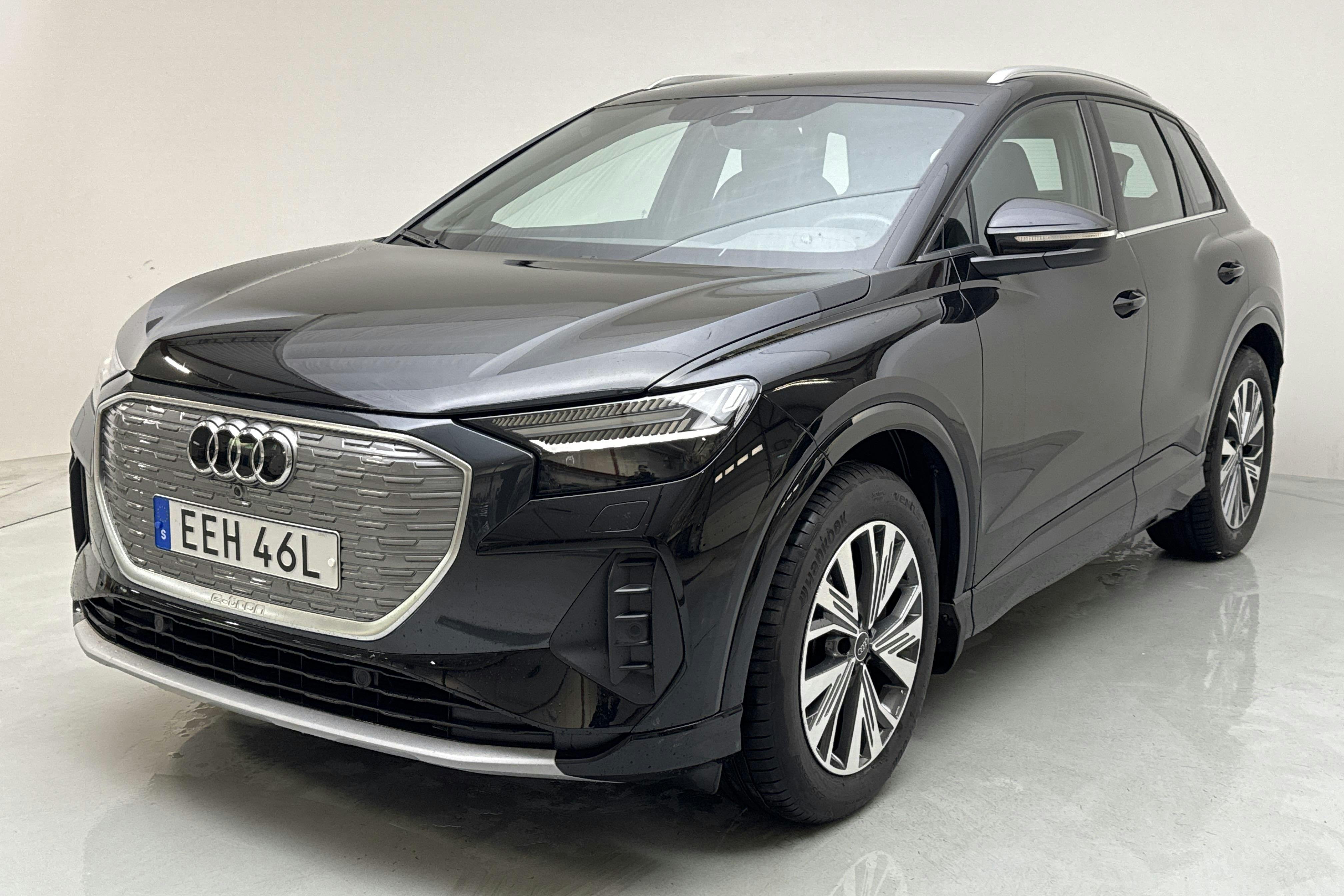 Audi Q4 40 e-tron 77 kWh (204hk) - 2 715 mil - Automat - svart - 2024