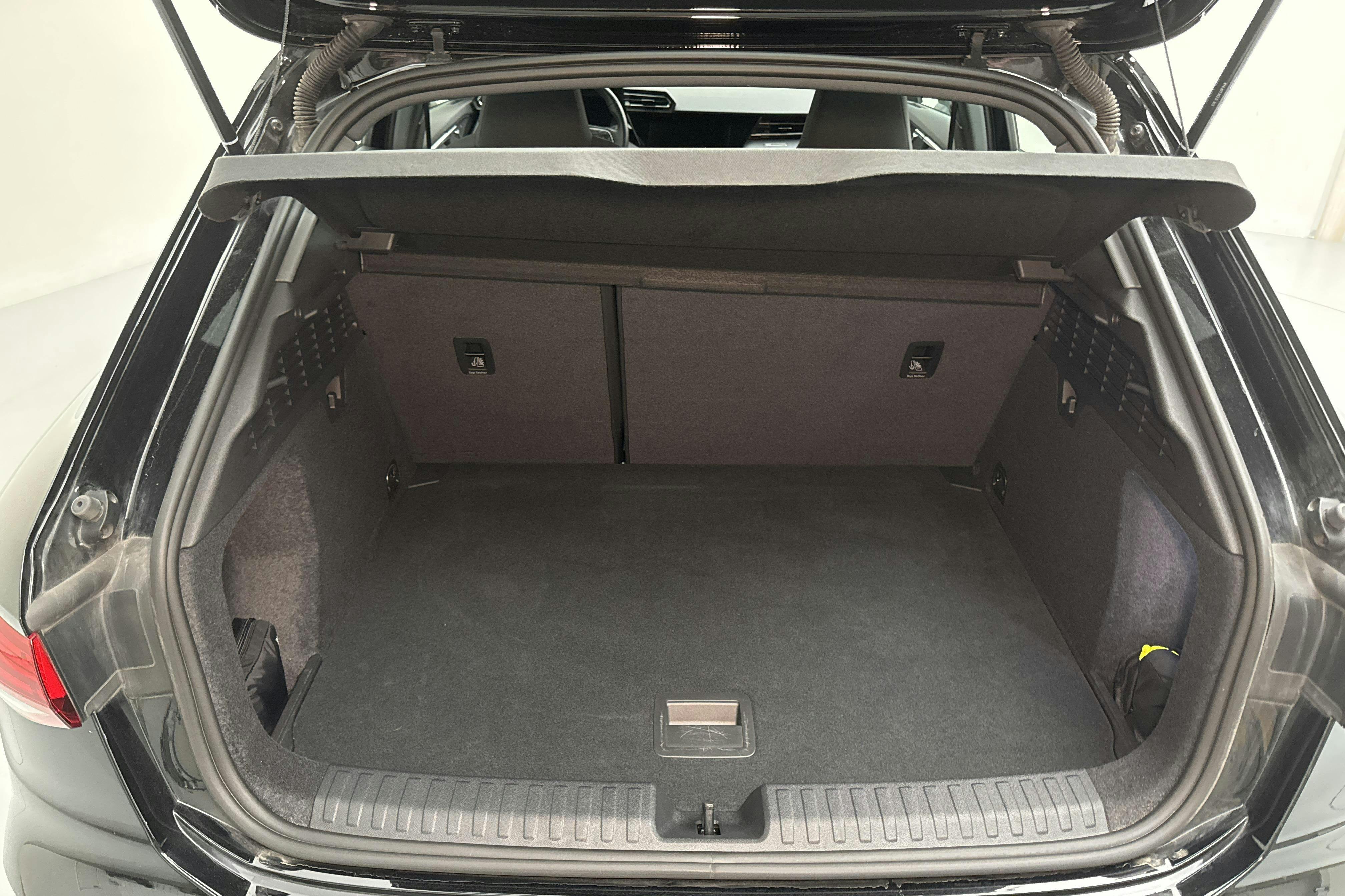 Audi A3 Sportback 35 TFSI (150hk) - 3 314 mil - Automat - svart - 2025