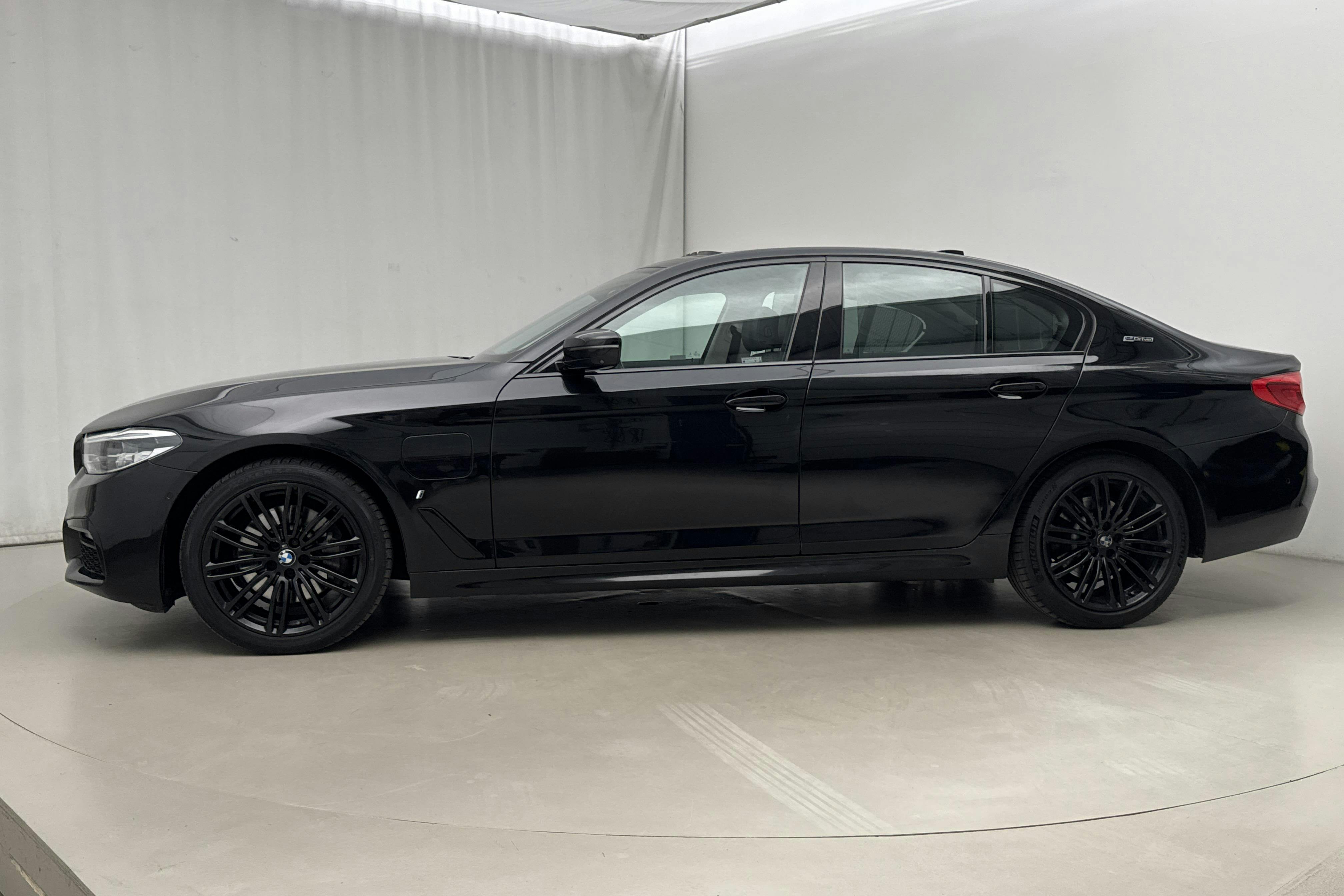 Presentation photo 2 of 25: BMW 530e iPerformance Sedan, G30 (252hk) - 98 070 km - Automatic - black - 2019