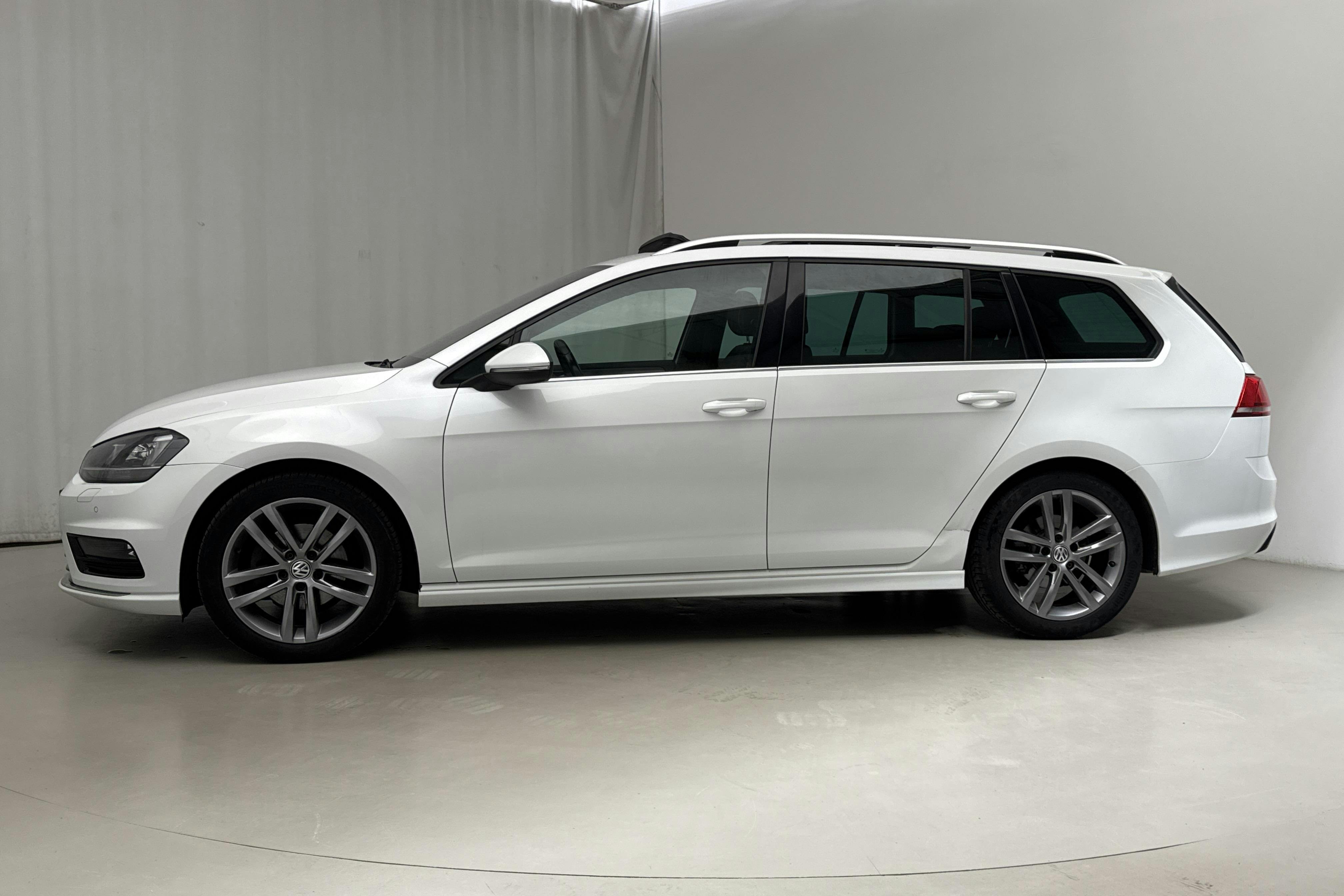 VW Golf VII 2.0 TDI BlueMotion Technology Sportscombi (150hk) - 112 940 km - Automatic - white - 2017