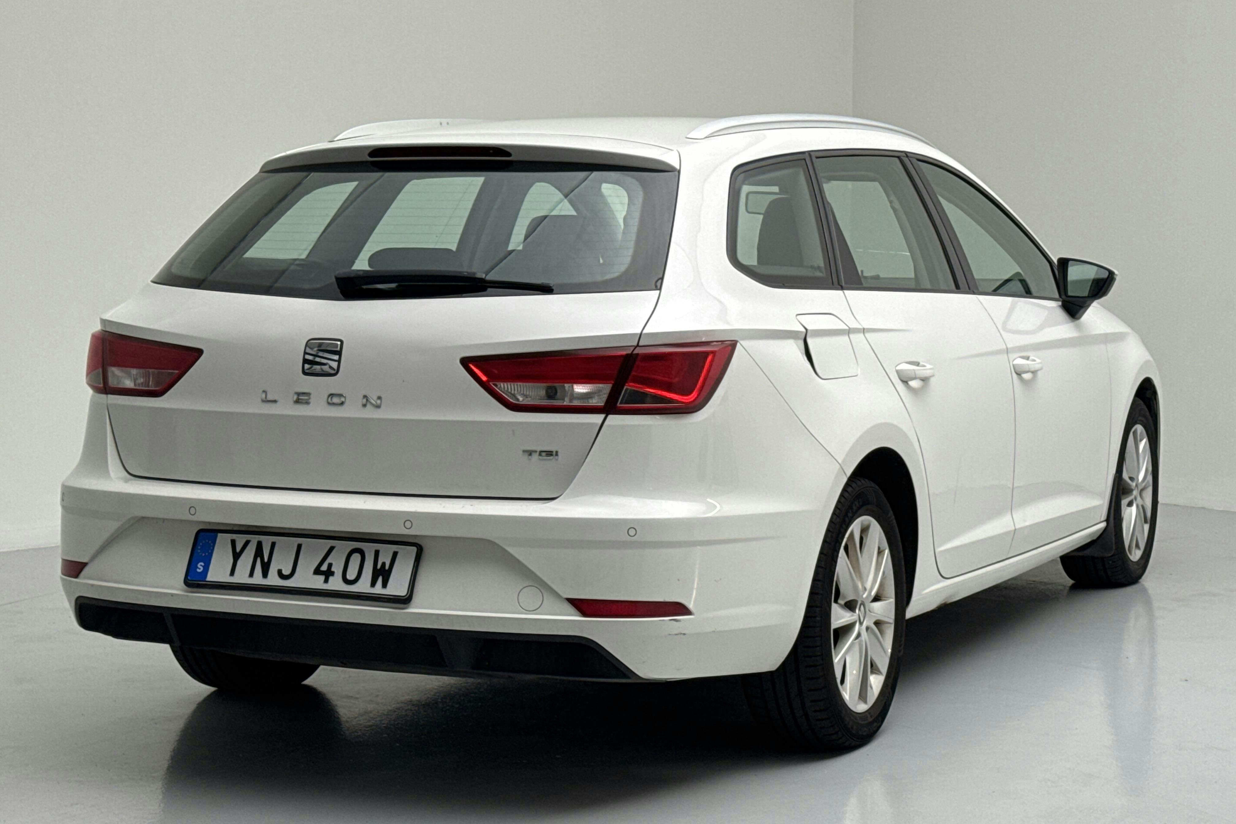 Seat Leon 1.5 TGI ST (130hk) - 356 330 km - Käsitsi - valge - 2020
