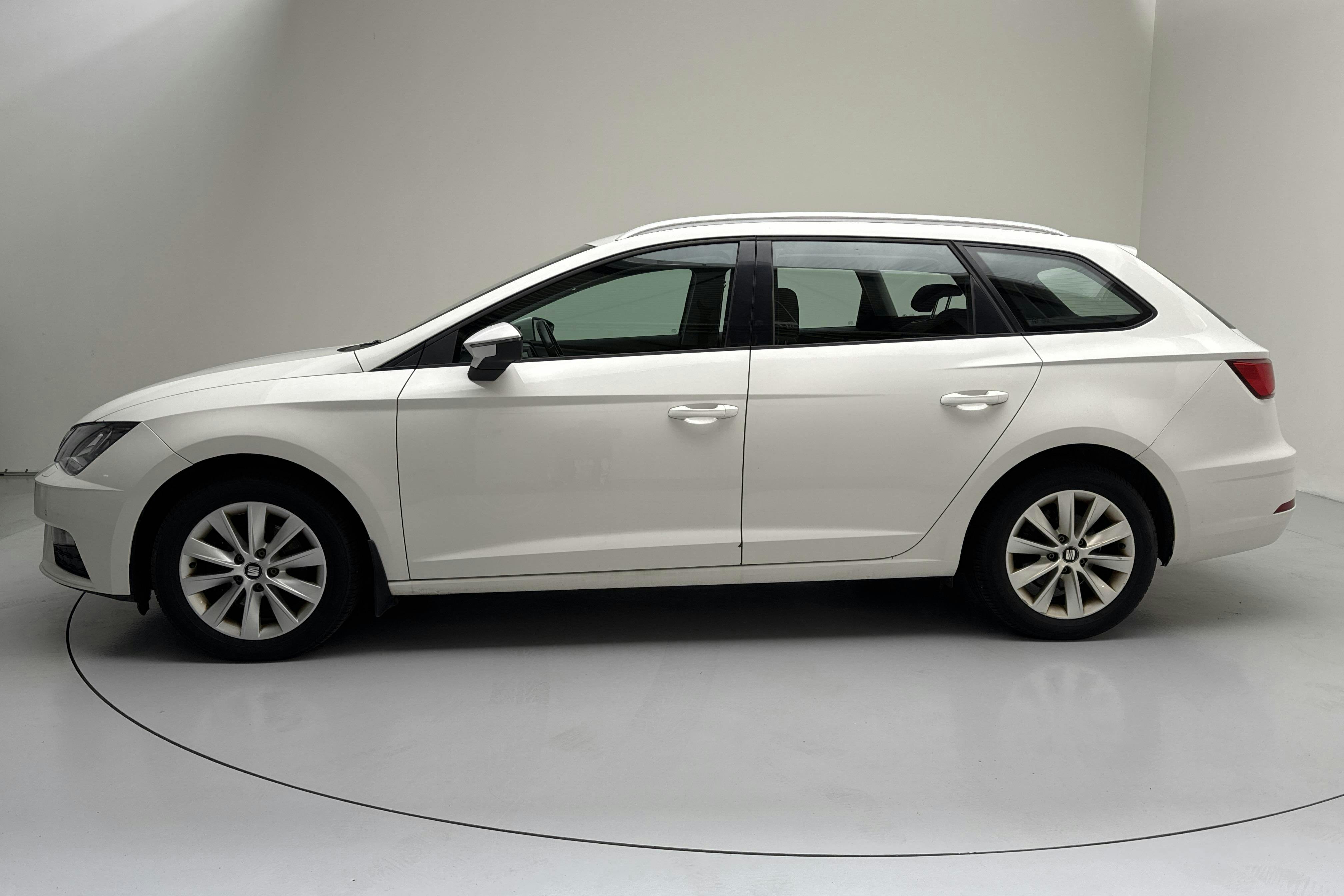 Esitlusfoto 2 aadressil 10: Seat Leon 1.5 TGI ST (130hk) - 356 330 km - Käsitsi - valge - 2020