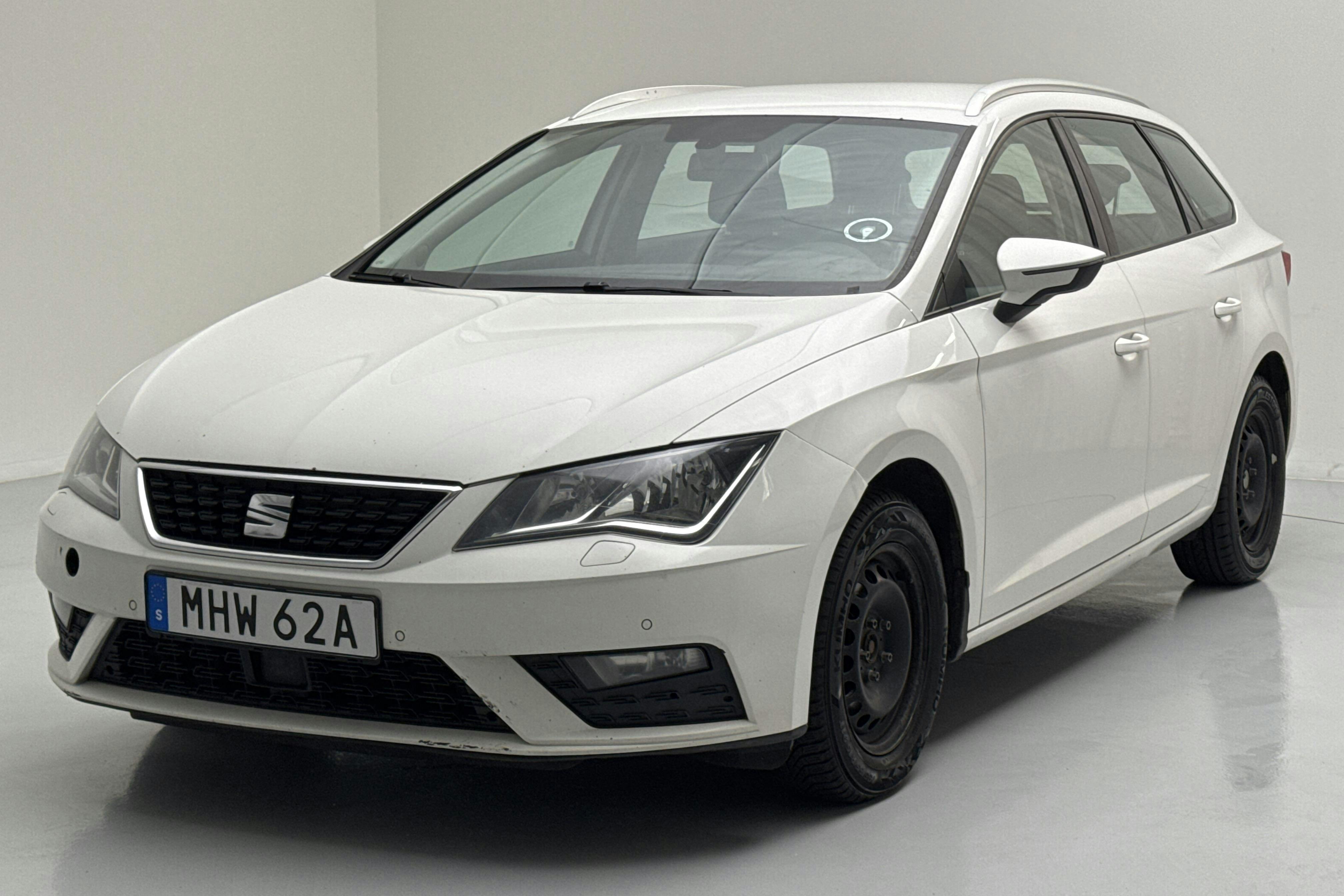Presentation photo 1 of 12: Seat Leon 1.5 TGI ST (130hk) - 442 170 km - Manual - white - 2020