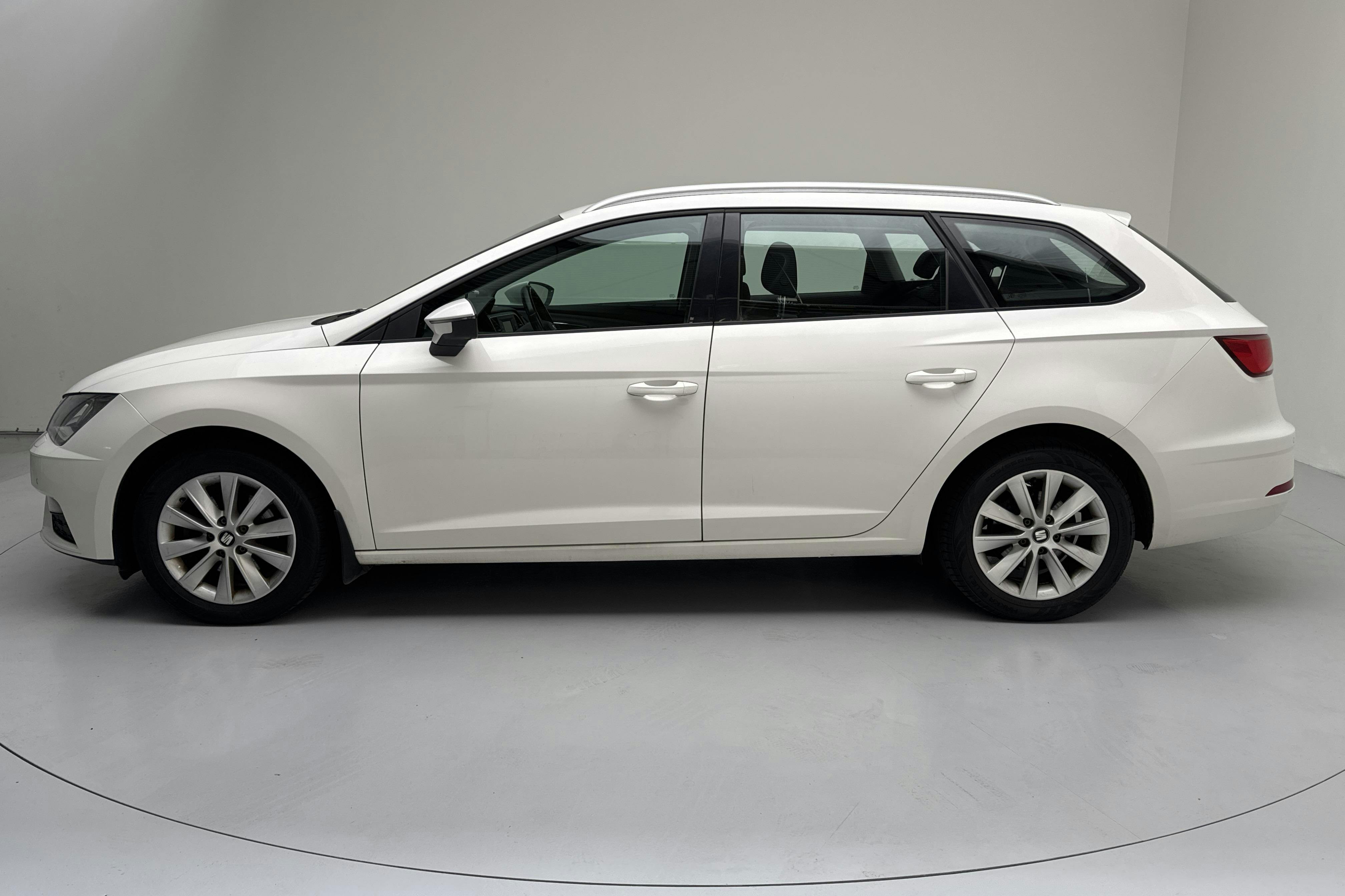 Esitlusfoto 2 aadressil 11: Seat Leon 1.5 TGI ST (130hk) - 418 980 km - Käsitsi - valge - 2020