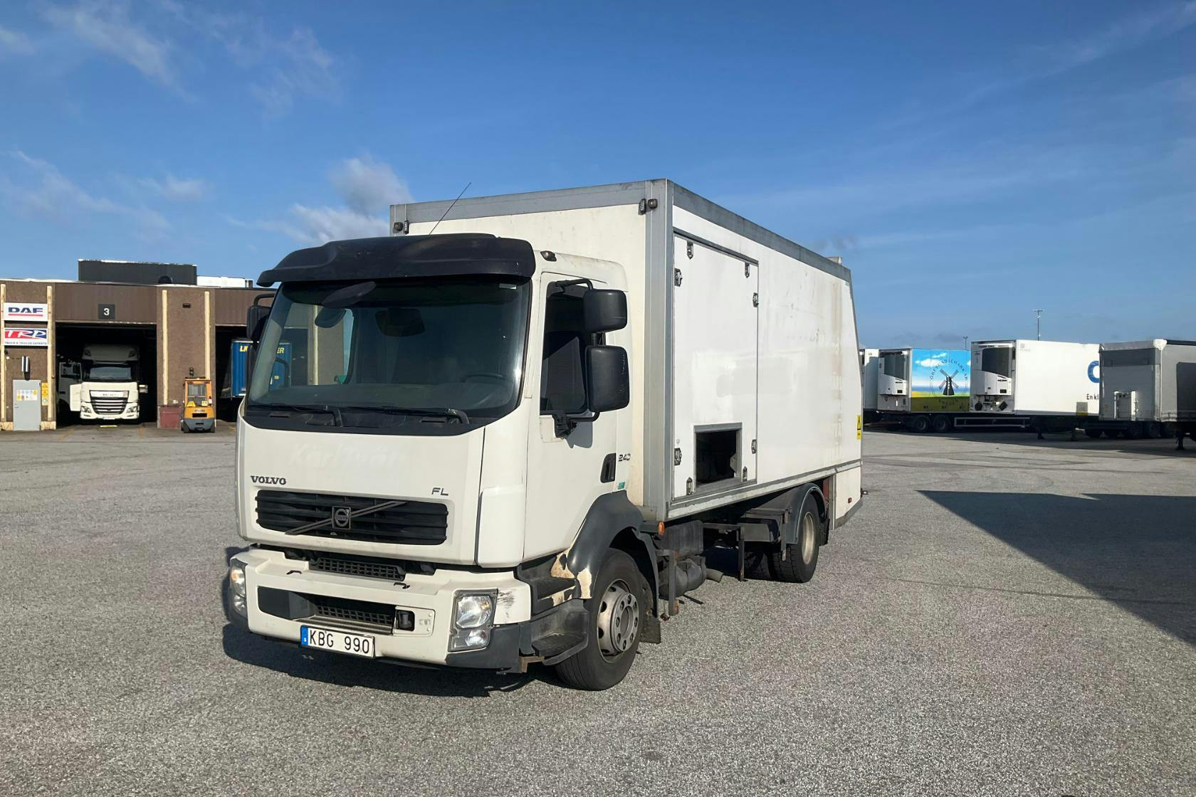 VOLVO FL240 - 186 444 km - Automat - vit - 2013