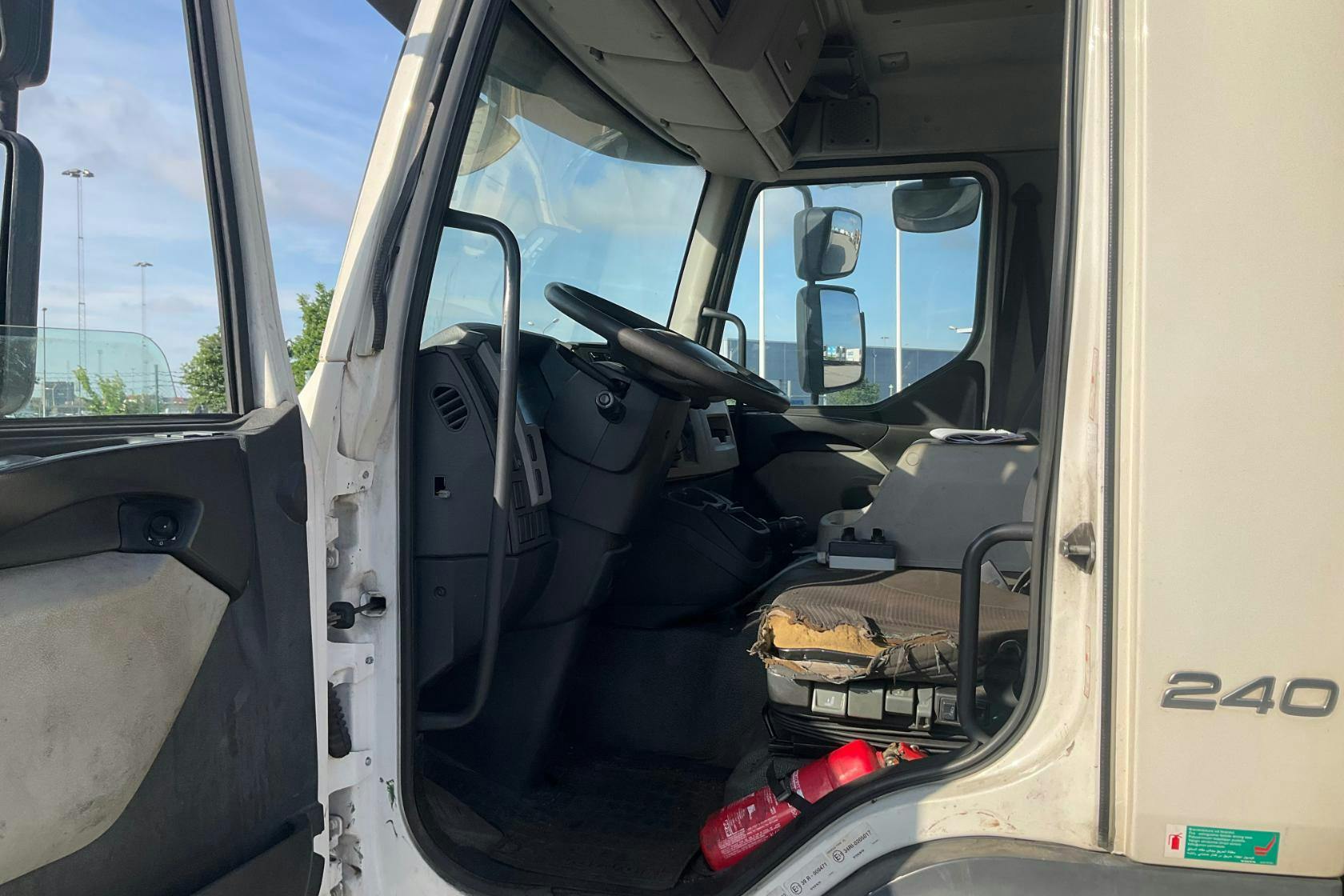 VOLVO FL240 - 186 444 km - Automatic - white - 2013