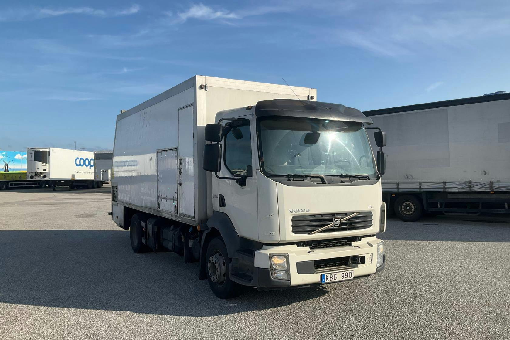 Presentation photo 2 of 40: VOLVO FL240 - 186 444 km - Automatic - white - 2013