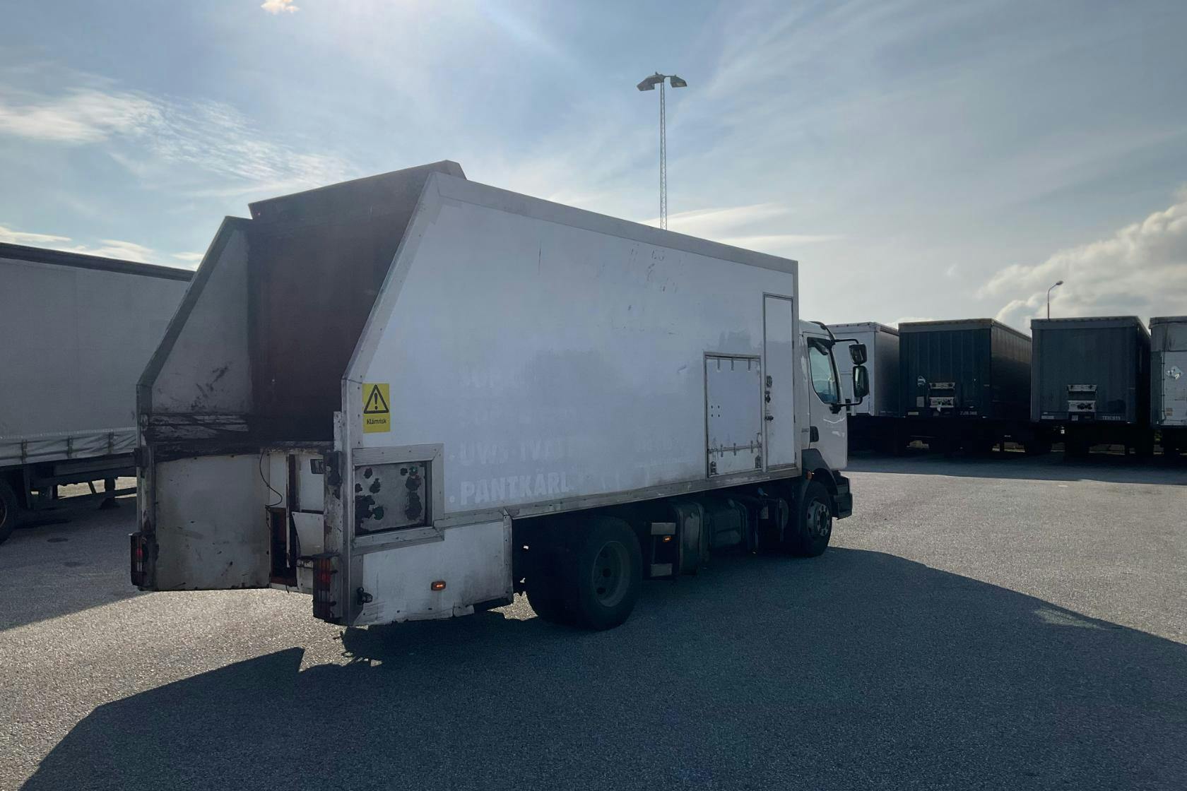 VOLVO FL240 - 186 444 km - Automatic - white - 2013