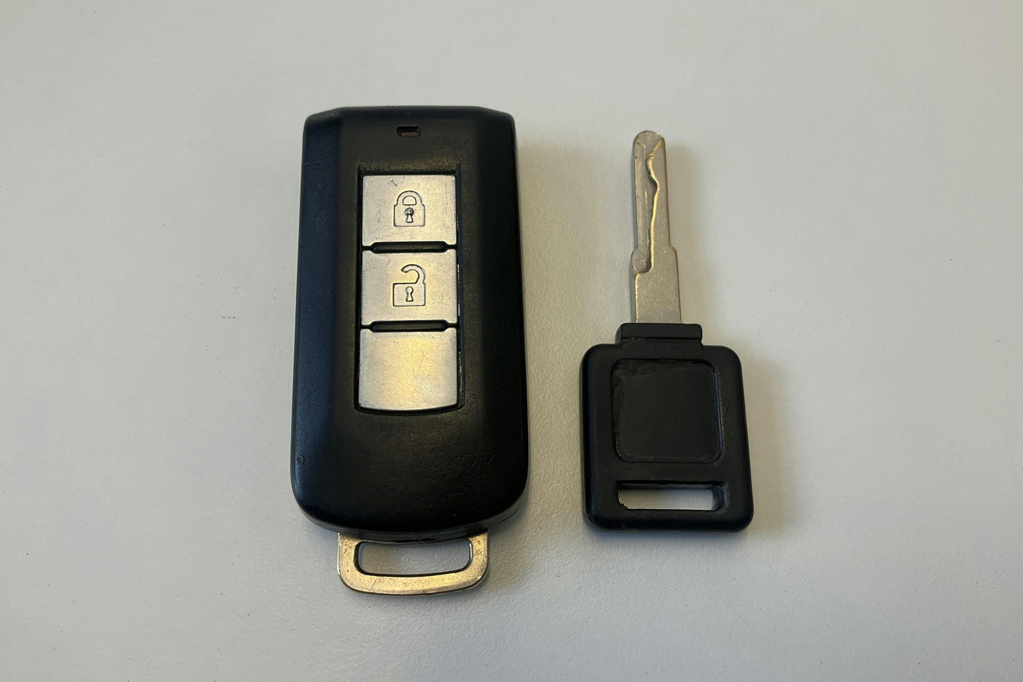 Mitsubishi L200 2.4 DI-D (181hk) - 20 386 mil - Automat - vit - 2017