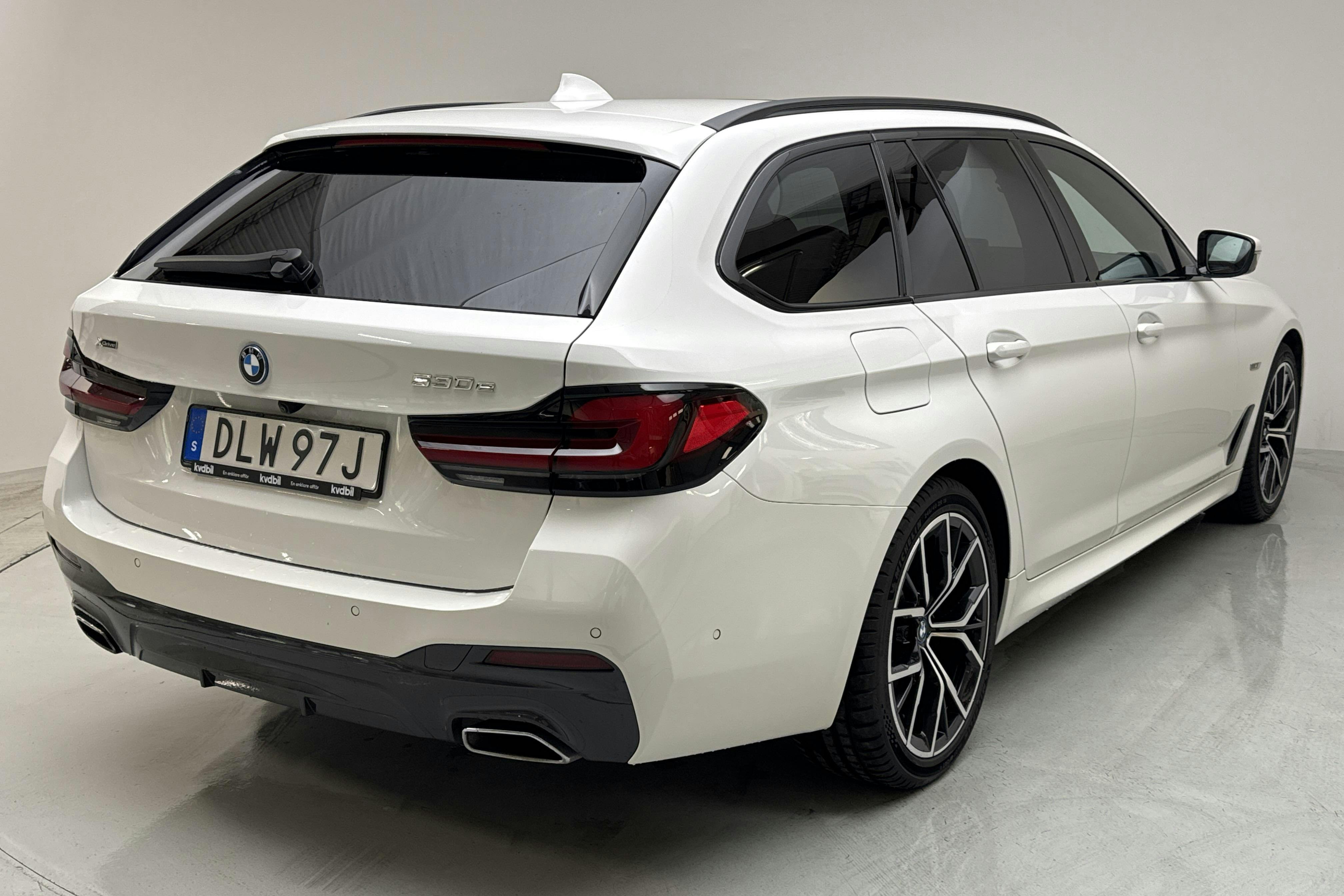 BMW 530e xDrive Touring, G31 12kWh LCI (292hk) - 11 442 mil - Automat - vit - 2023