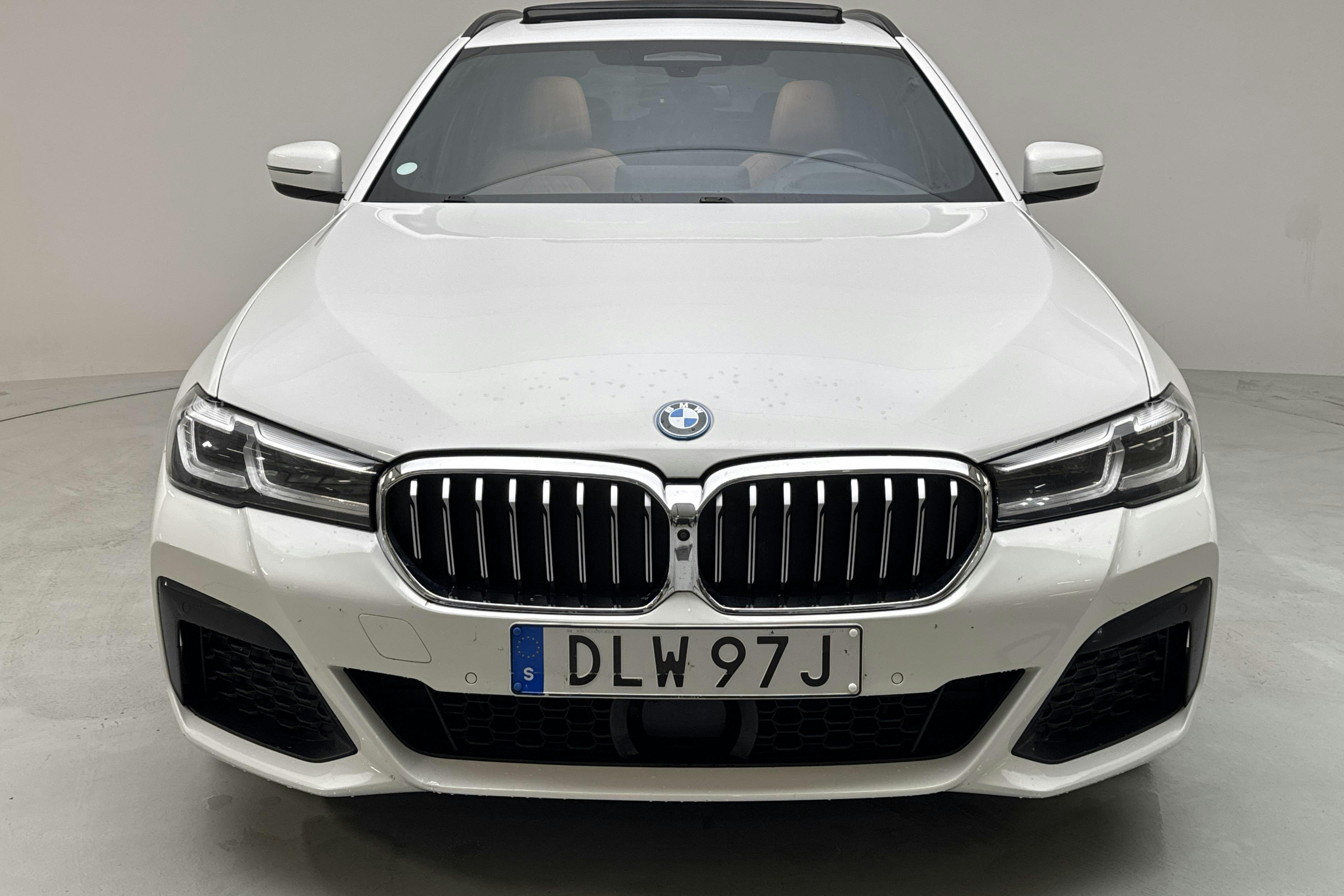 BMW 530e xDrive Touring, G31 12kWh LCI (292hk) - 11 442 mil - Automat - vit - 2023
