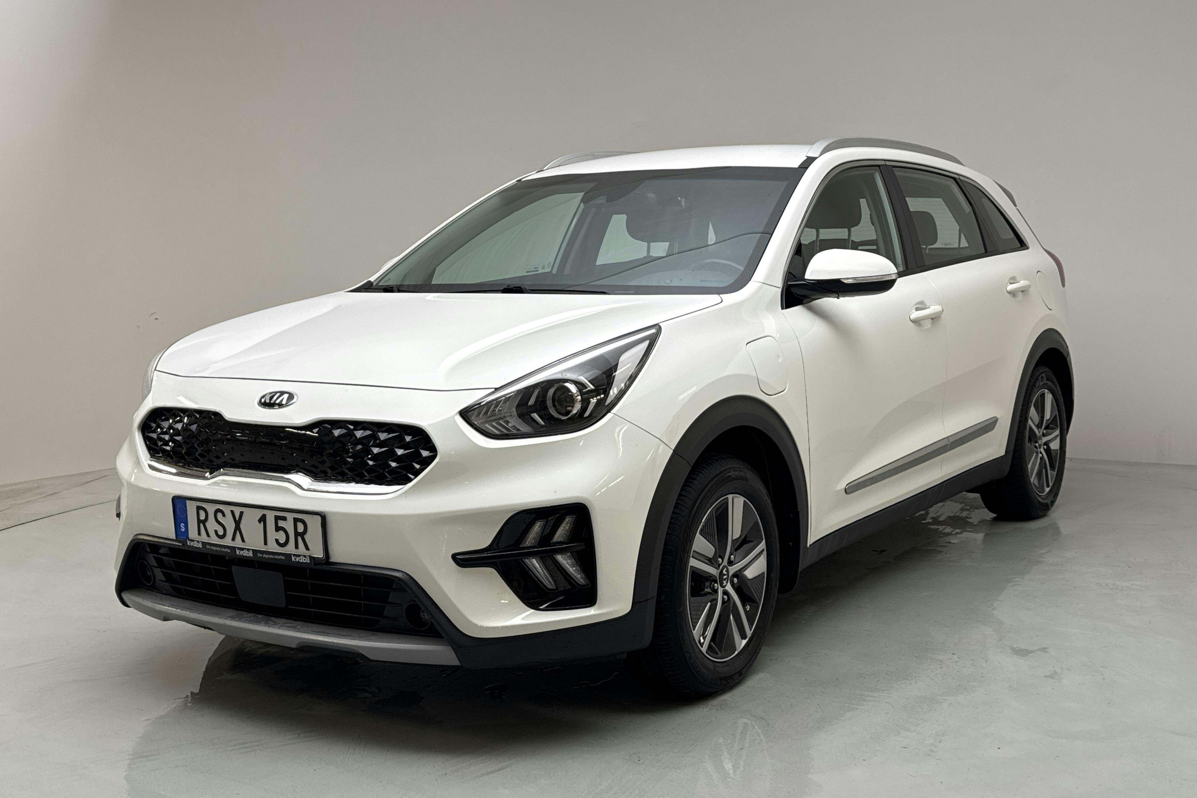 KIA Niro Plug-in Hybrid 1.6 (141hk) - 8 705 mil - Automat - vit - 2020